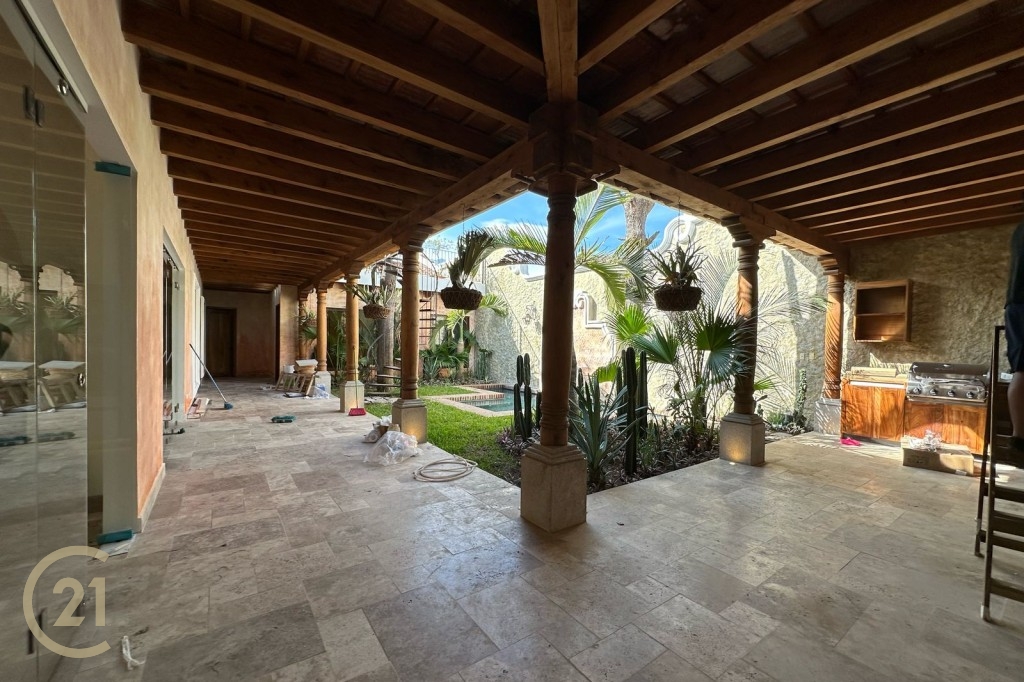 Luxury home for Sale in Gravileas Antigua Guatemala