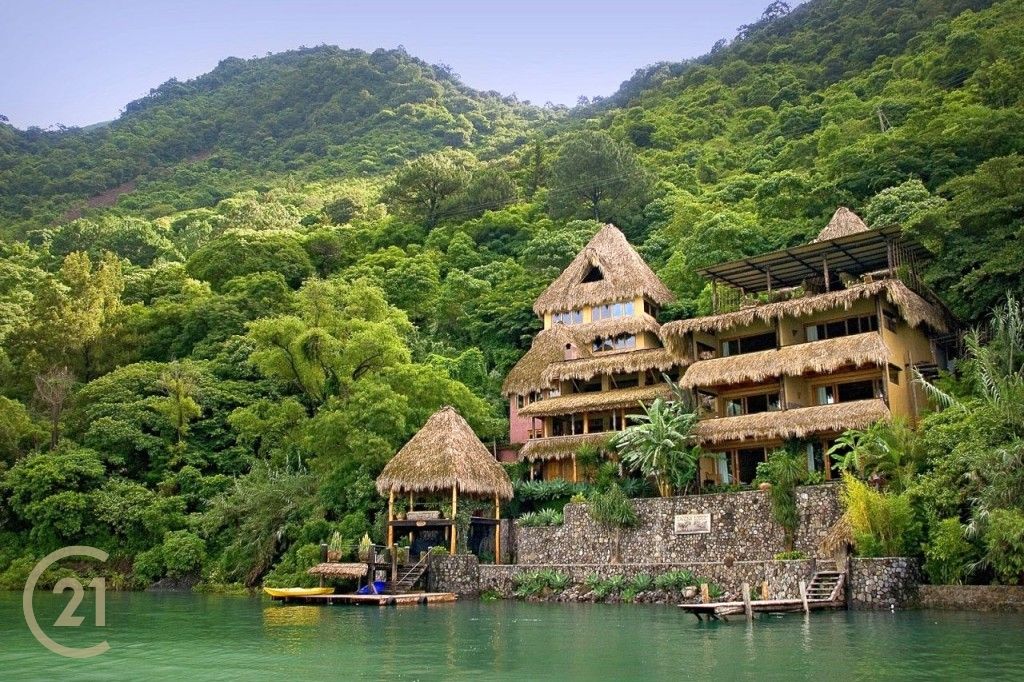  Lake-Front Eco-Boutique Lodge/Hotel For Sale in Santa Cruz la Laguna