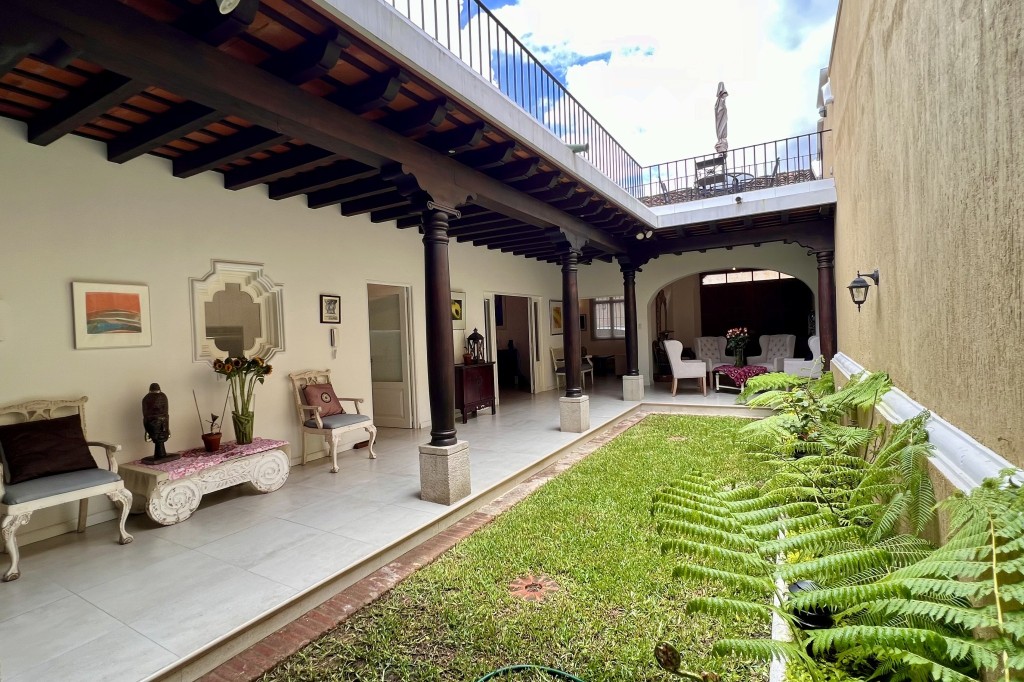 Modern style house for Sale in Central Antigua