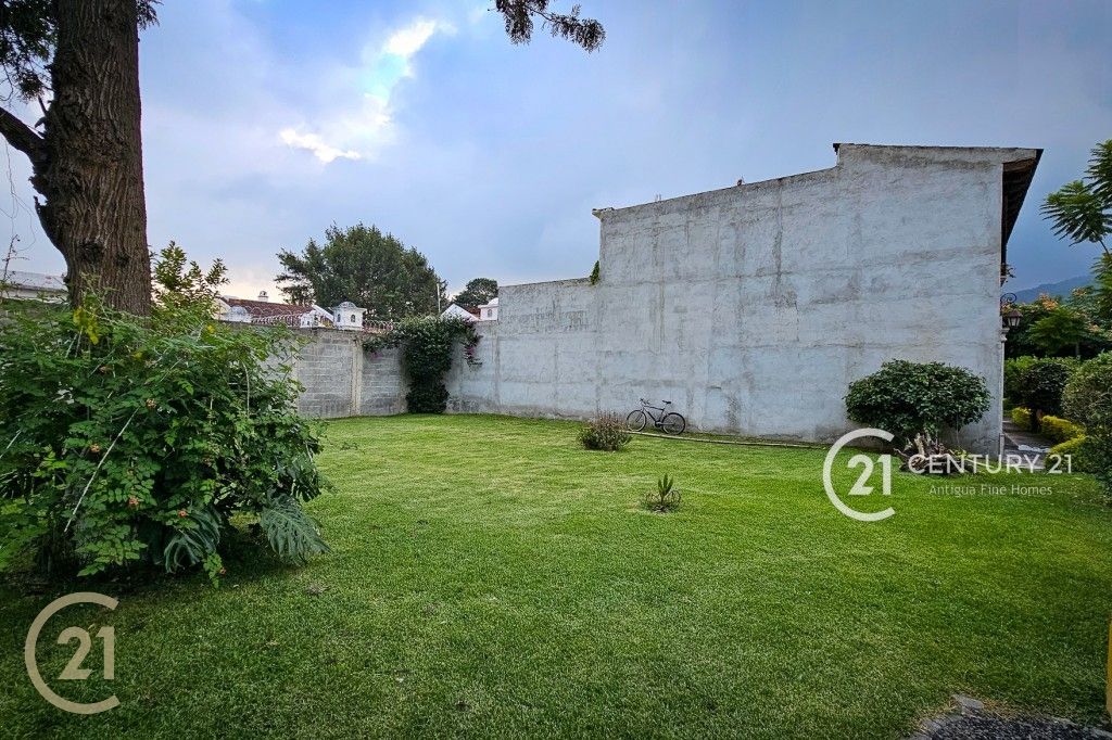 Terreno de Primera en Comunidad Cerrada – San Bartolomé Becerra, Antigua Guatemala