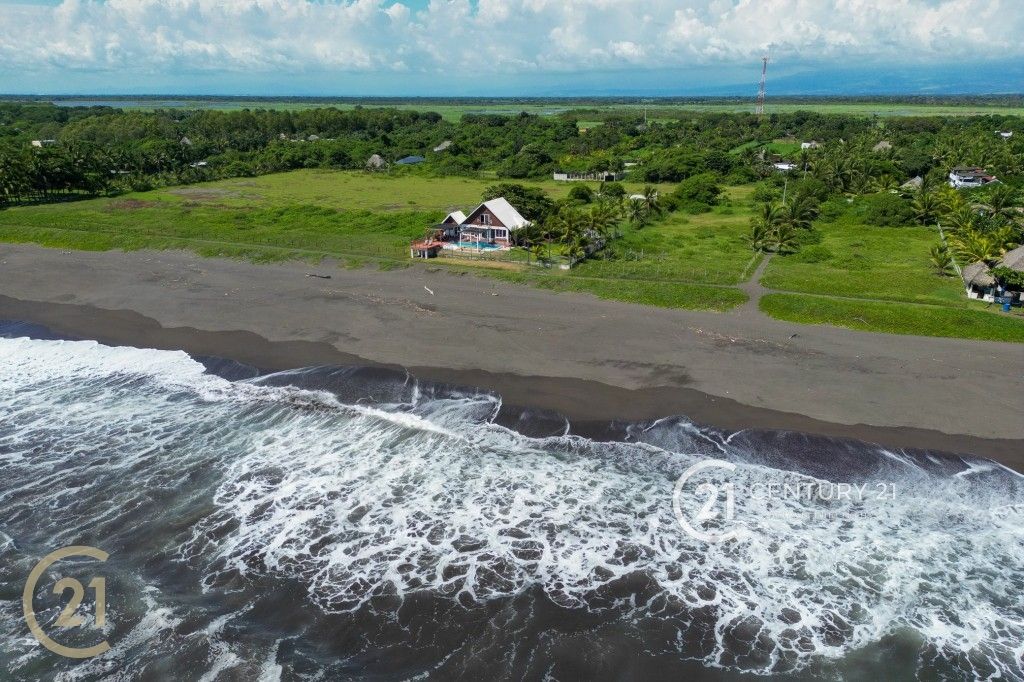 House for sale on the road to Monterrico, Santa Rosa