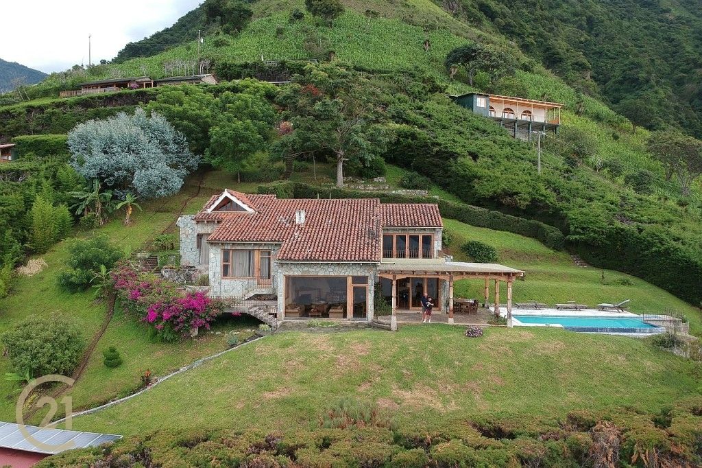 Hotel de retiro establecido en Venta en Tzununa