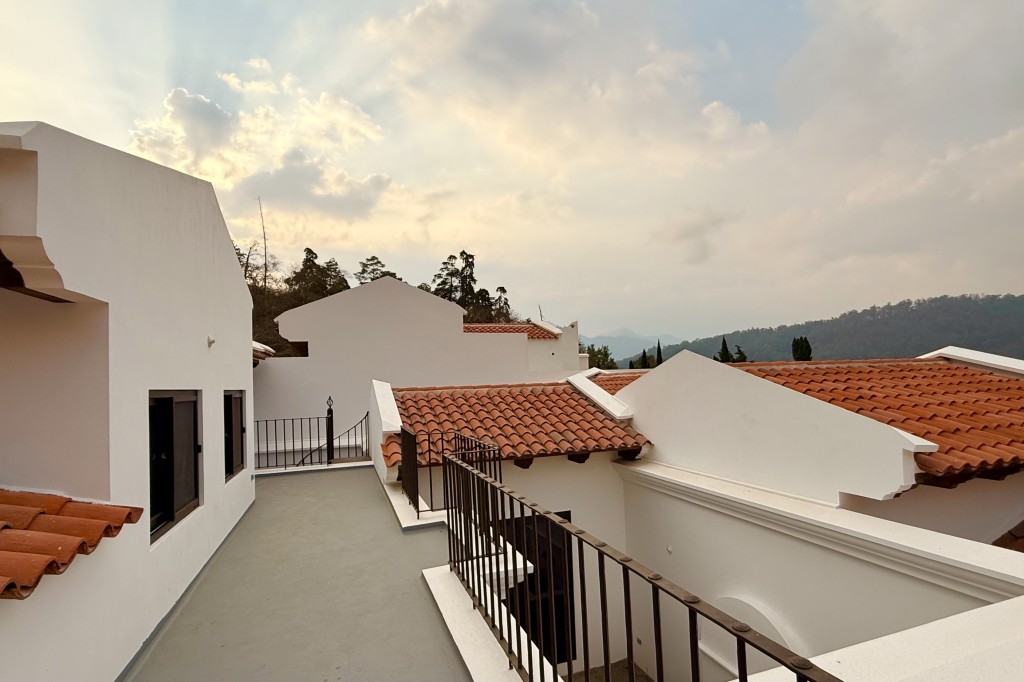 Modern home for Sale in Antigua Guatemala 