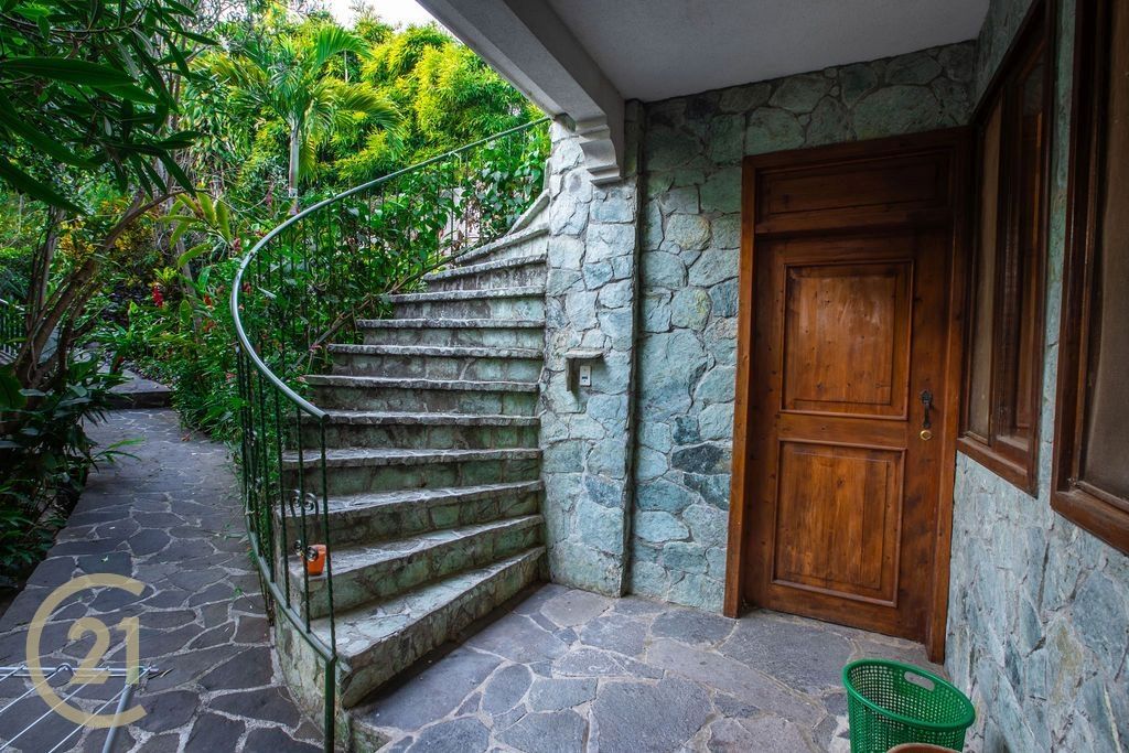 1379_isc_-_cstairs_1-0