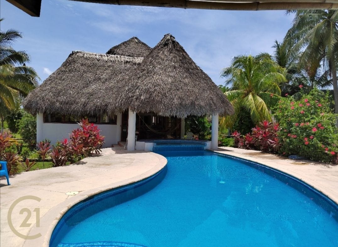 Bella Casa a la venta en cerca de Puerto Viejo