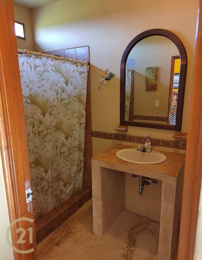 Bella Casa a la venta en cerca de Puerto Viejo