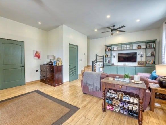 Casa esquinera con vista panorámica al volcán | 4 DORM, 3 BA Cerca de la Casa Club
