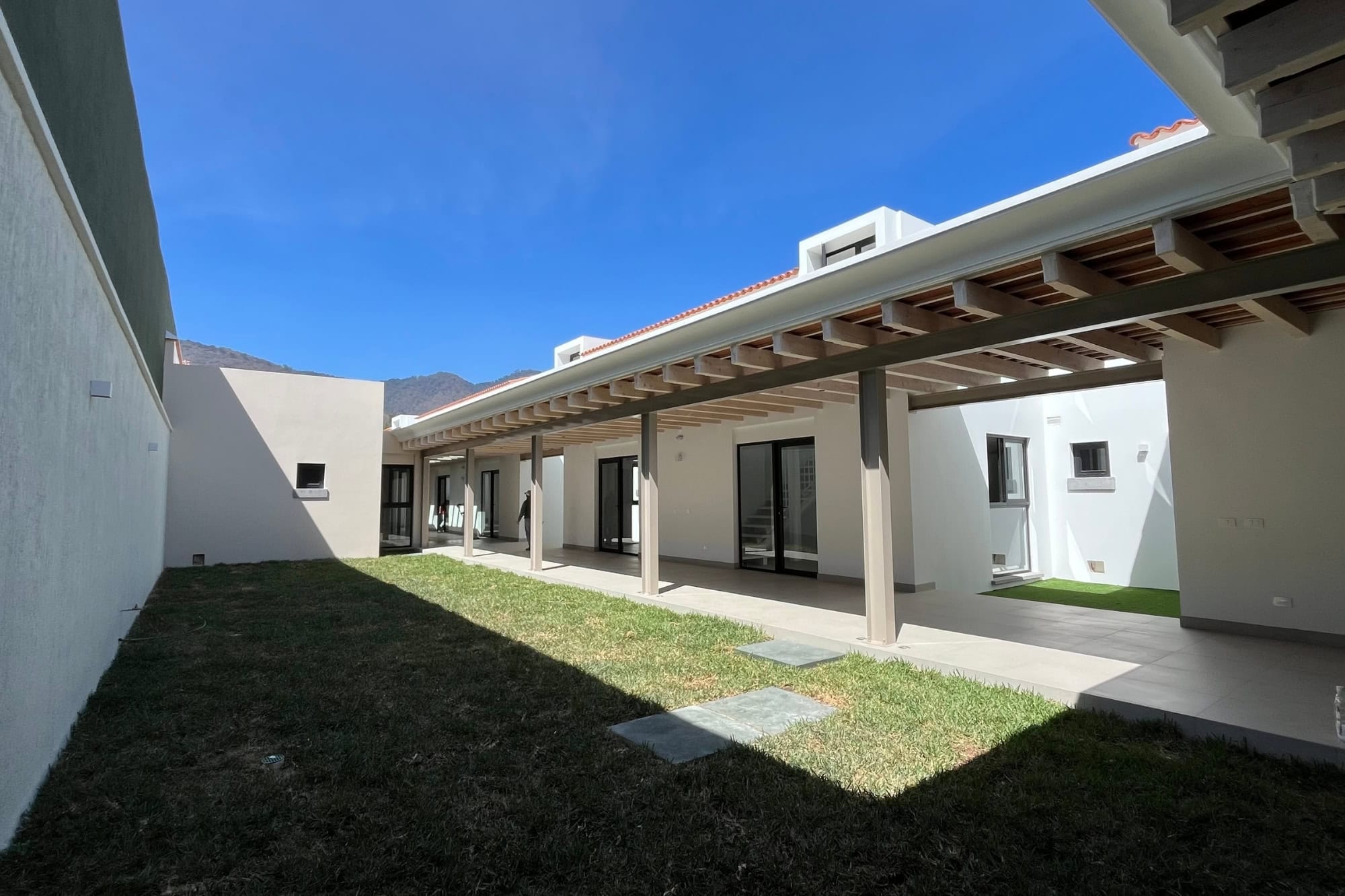 NEW COMMERCIAL SPACES FOR RENT IN LA ANTIGUA GUATEMALA!