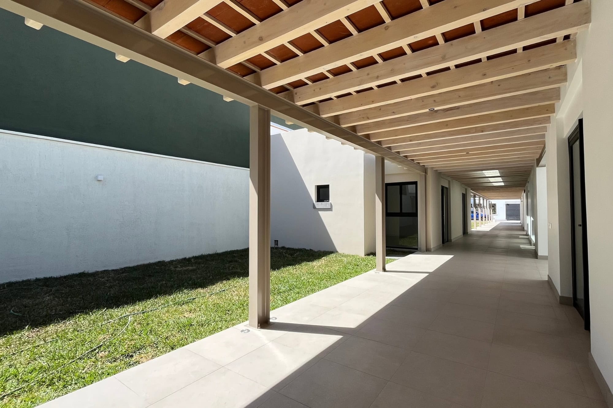 BRAND NEW COMMMERCIAL SPACE, DESIGNED FOR CLINICS OR OFFICES