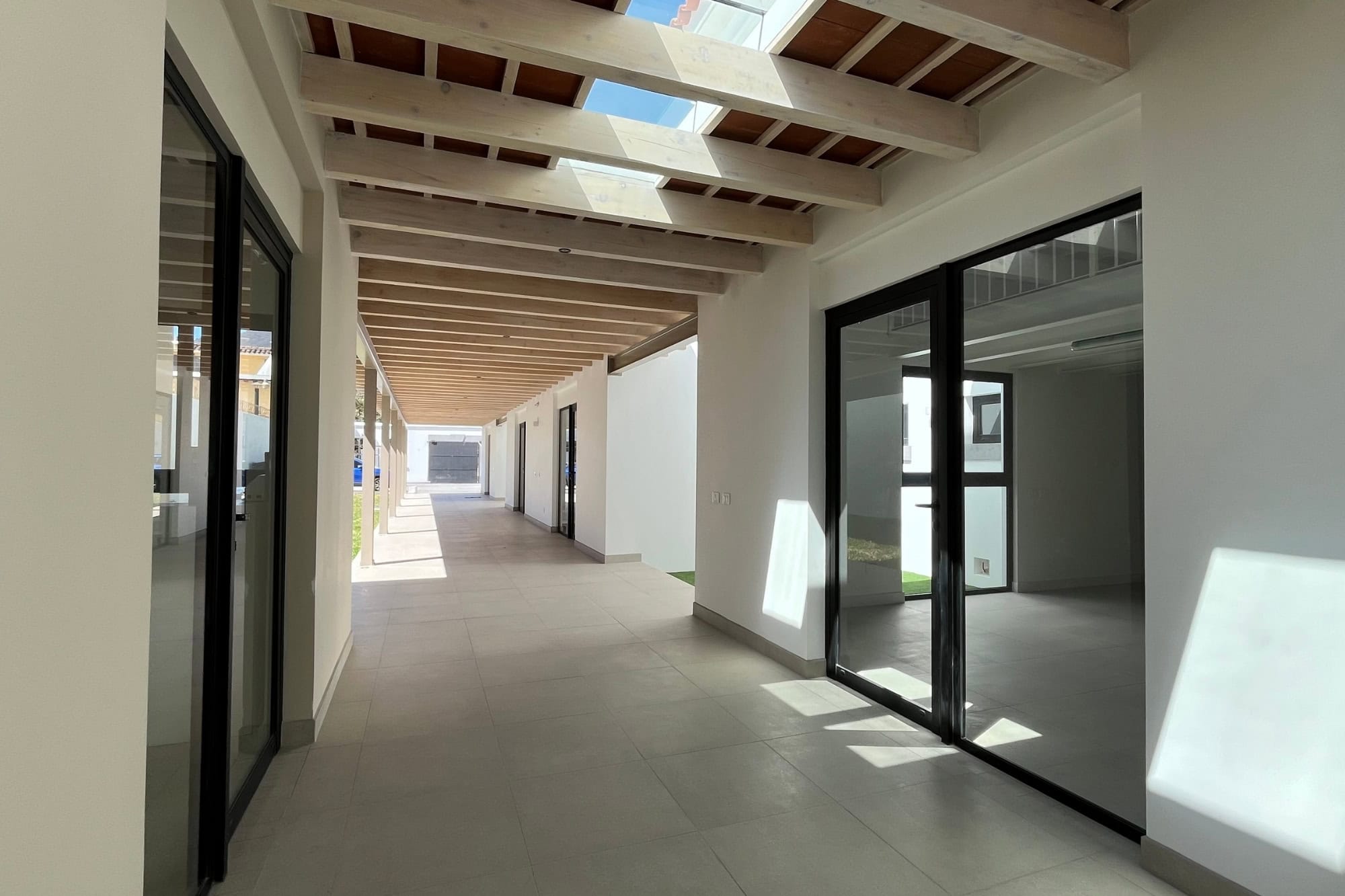 BRAND NEW COMMMERCIAL SPACE, DESIGNED FOR CLINICS OR OFFICES