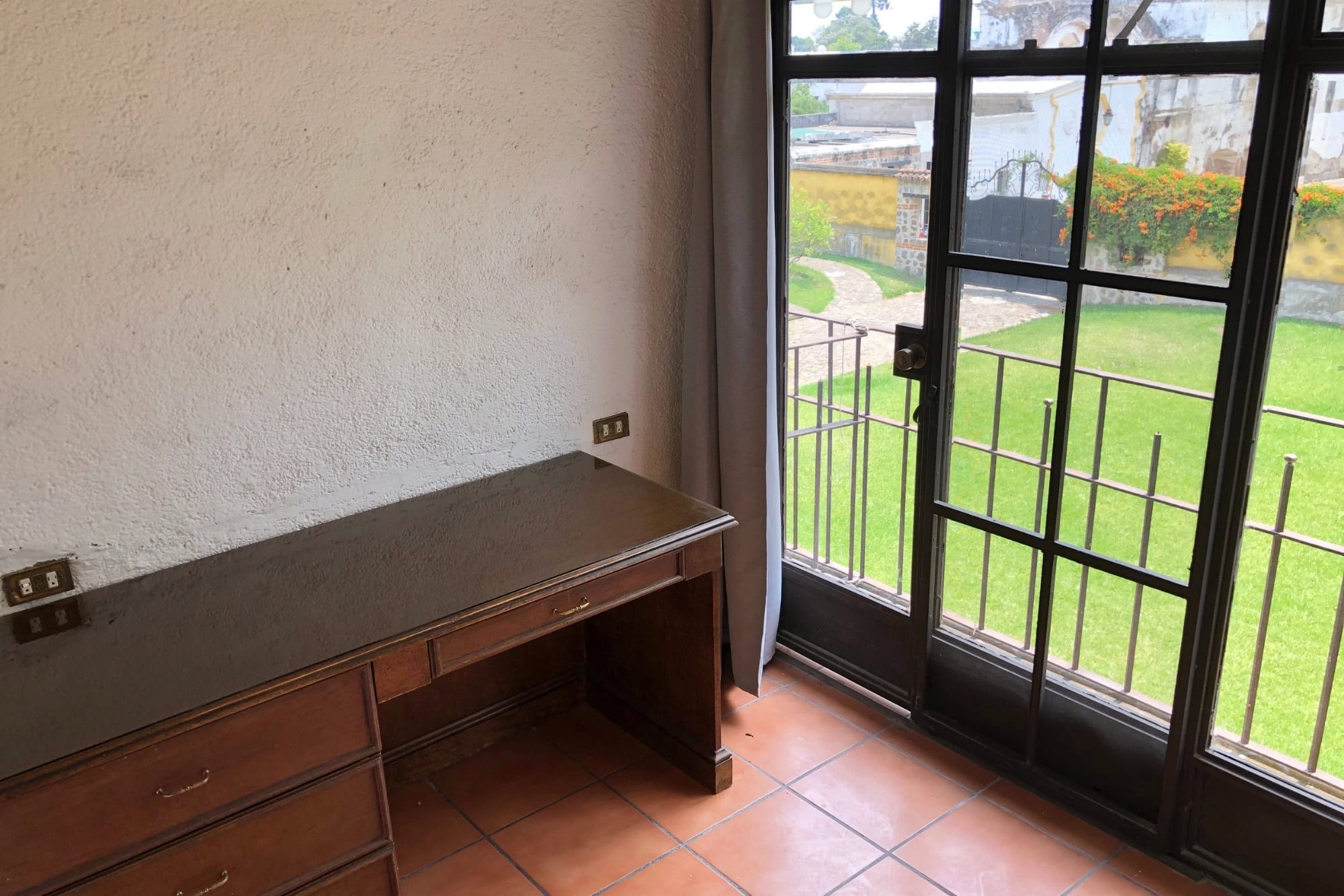 TOWNHOUSE , DOWNTOWN ANTIGUA, FURNISHED