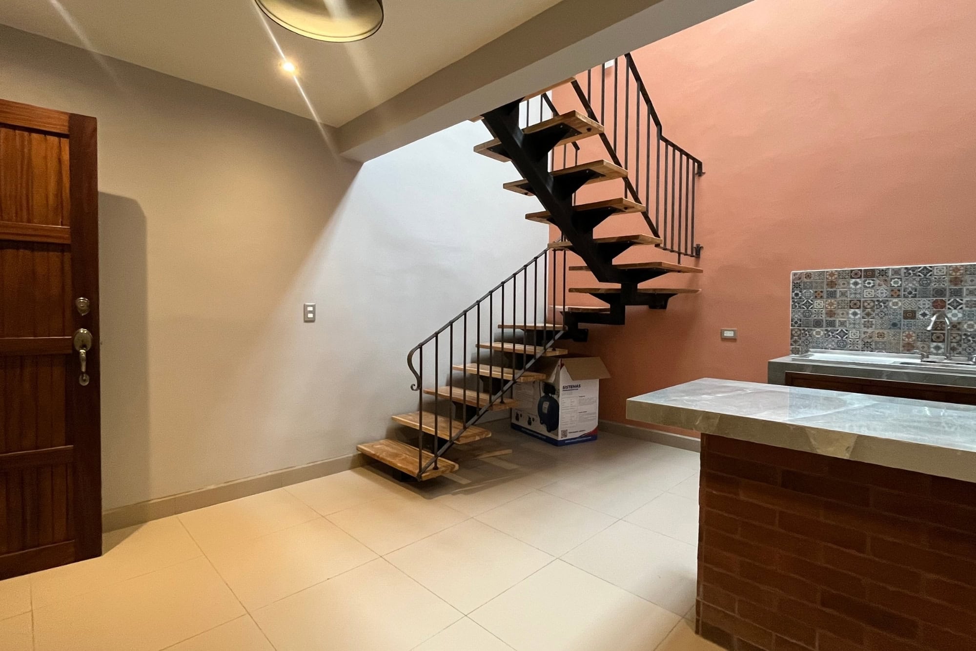 DOWNTOWN ANTIGUA, LOFT , UNFURNISHED
