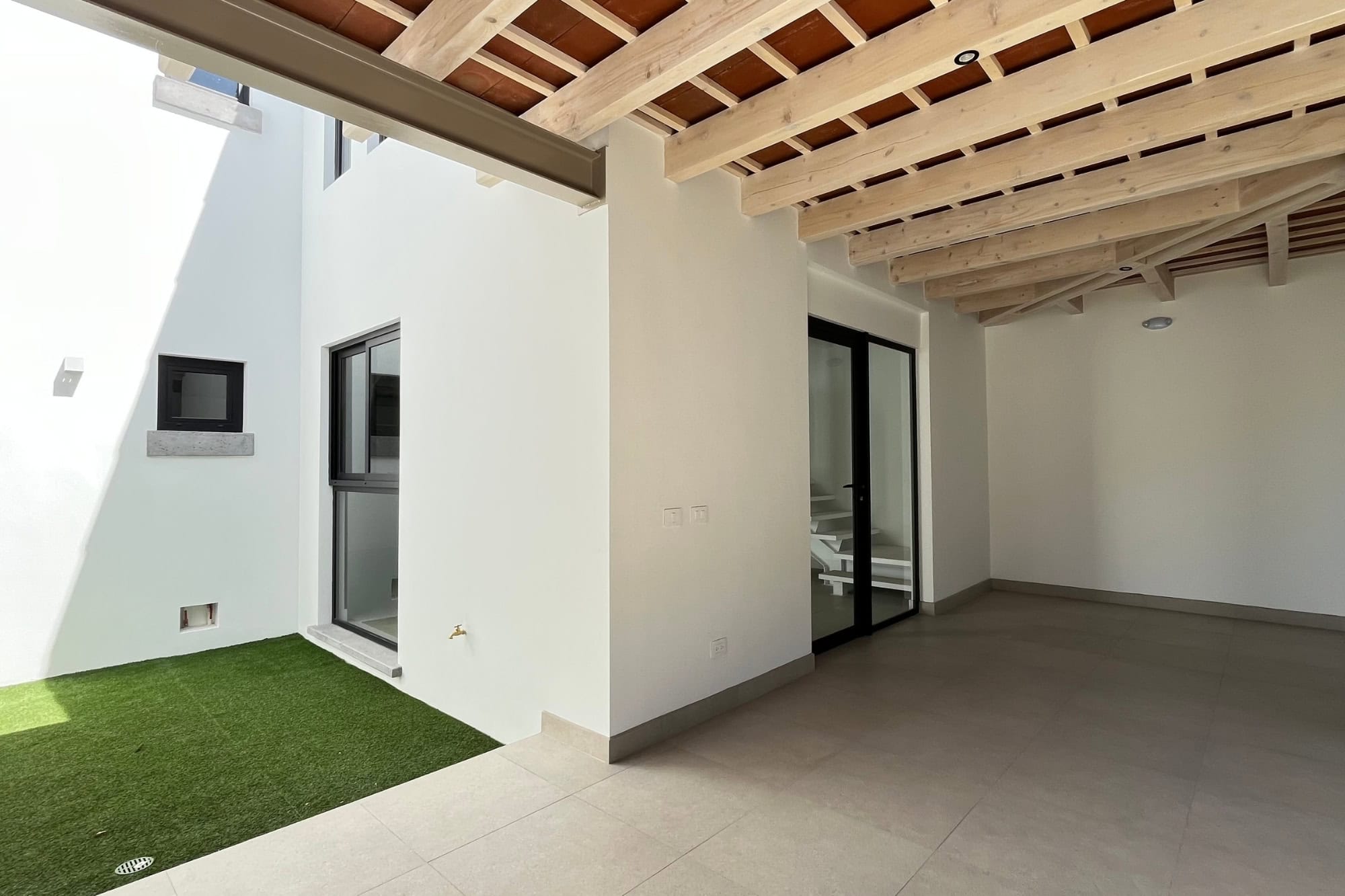 NEW COMMERCIAL SPACES FOR RENT IN LA ANTIGUA GUATEMALA!