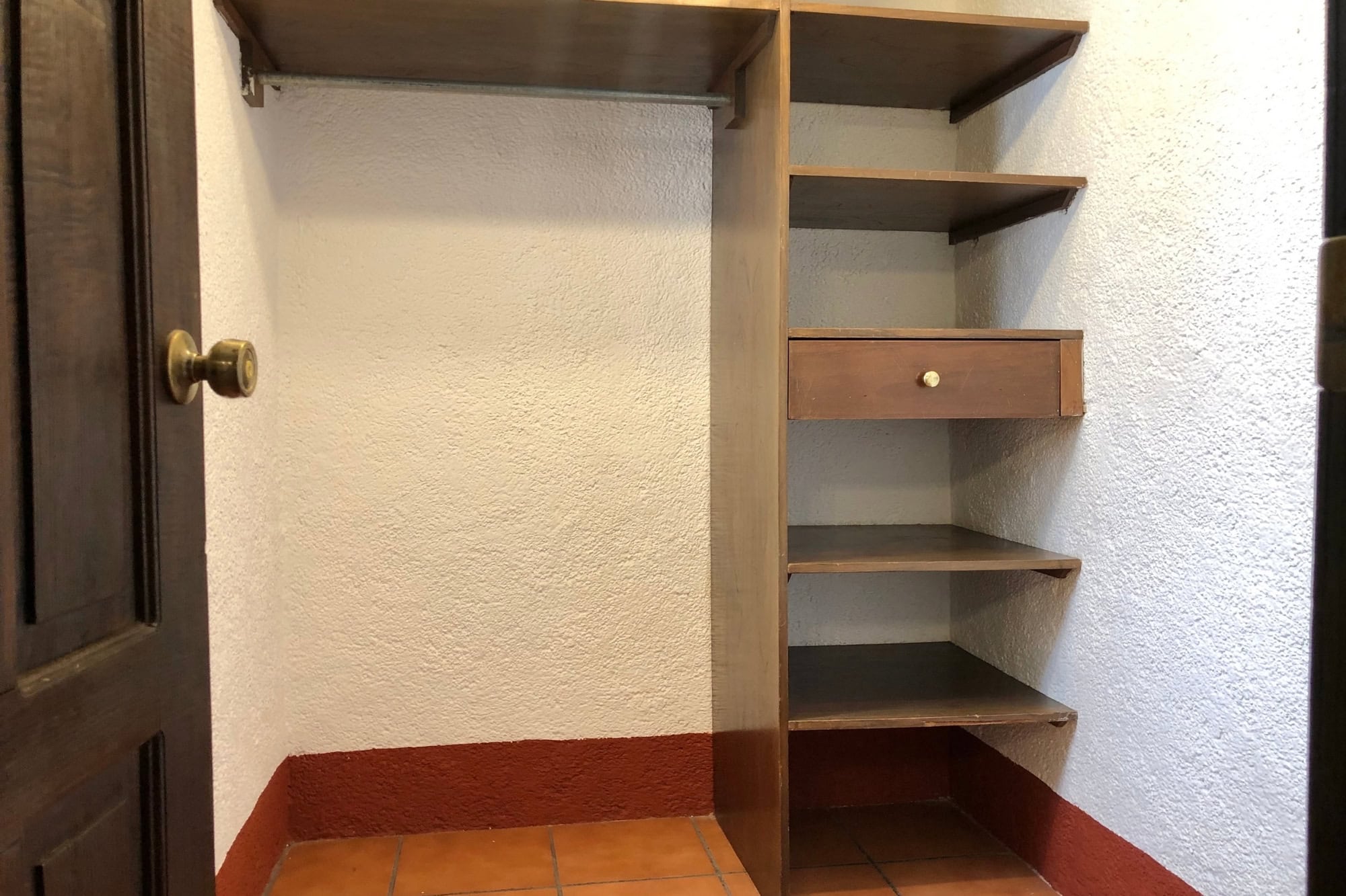 TOWNHOUSE , DOWNTOWN ANTIGUA, FURNISHED
