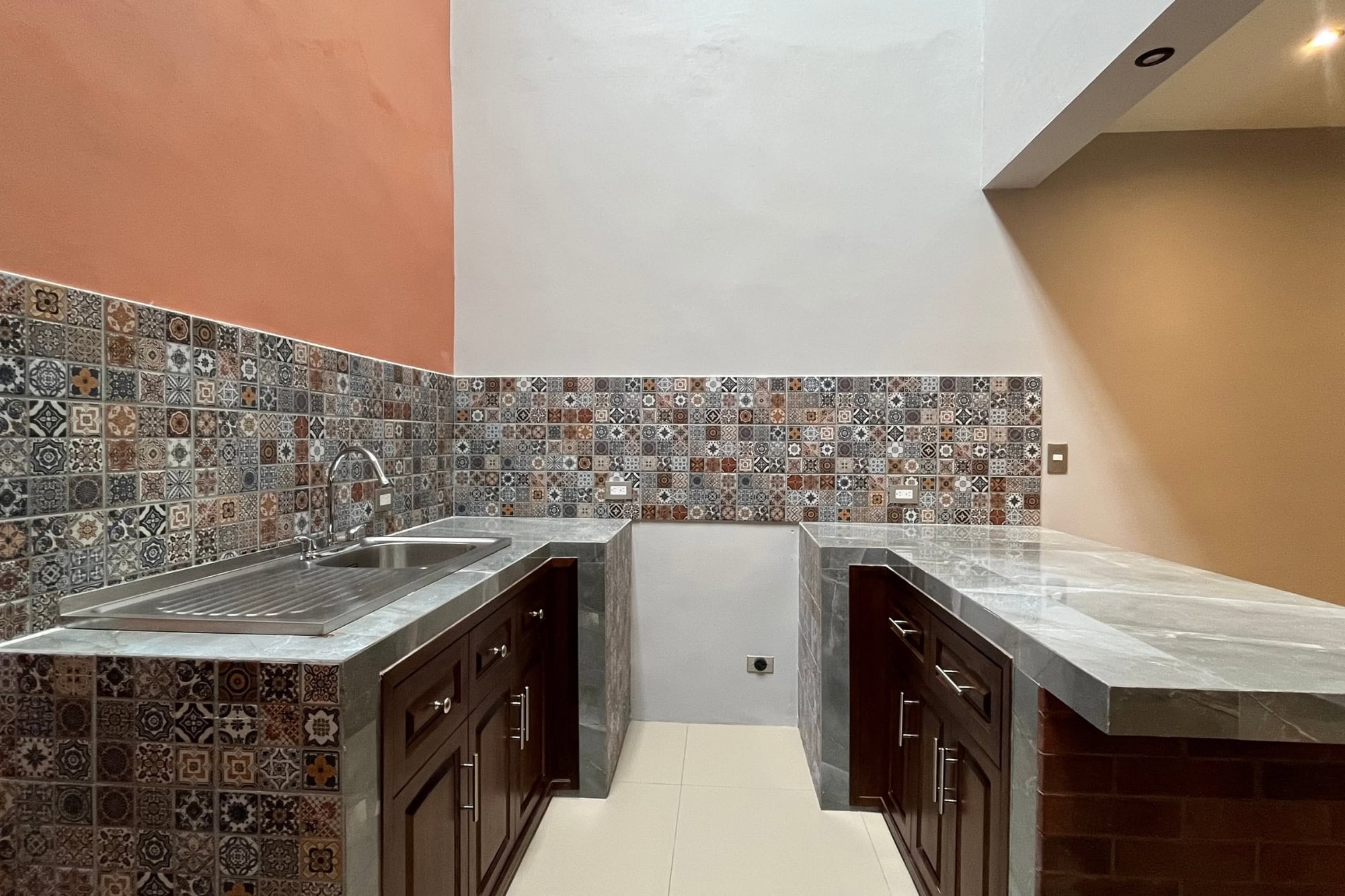 DOWNTOWN ANTIGUA, LOFT , UNFURNISHED