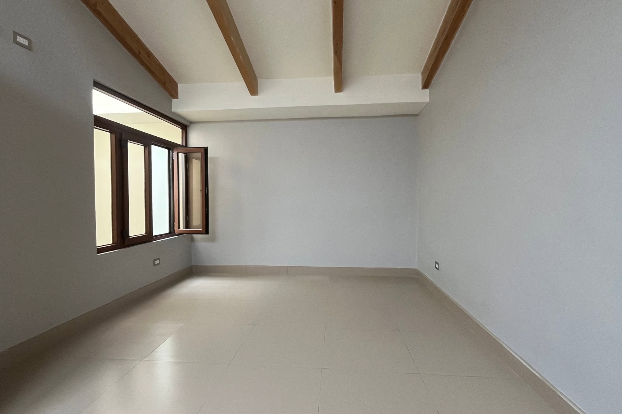 DOWNTOWN ANTIGUA, LOFT , UNFURNISHED