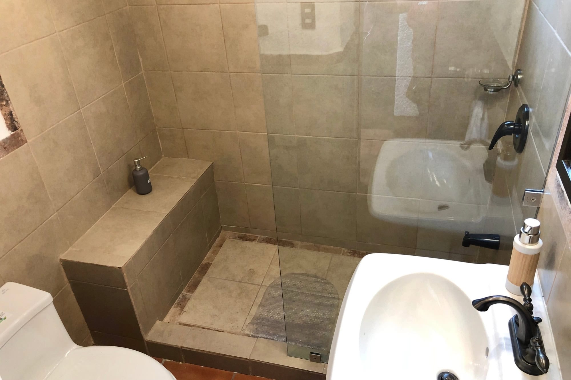 TOWNHOUSE , DOWNTOWN ANTIGUA, FURNISHED