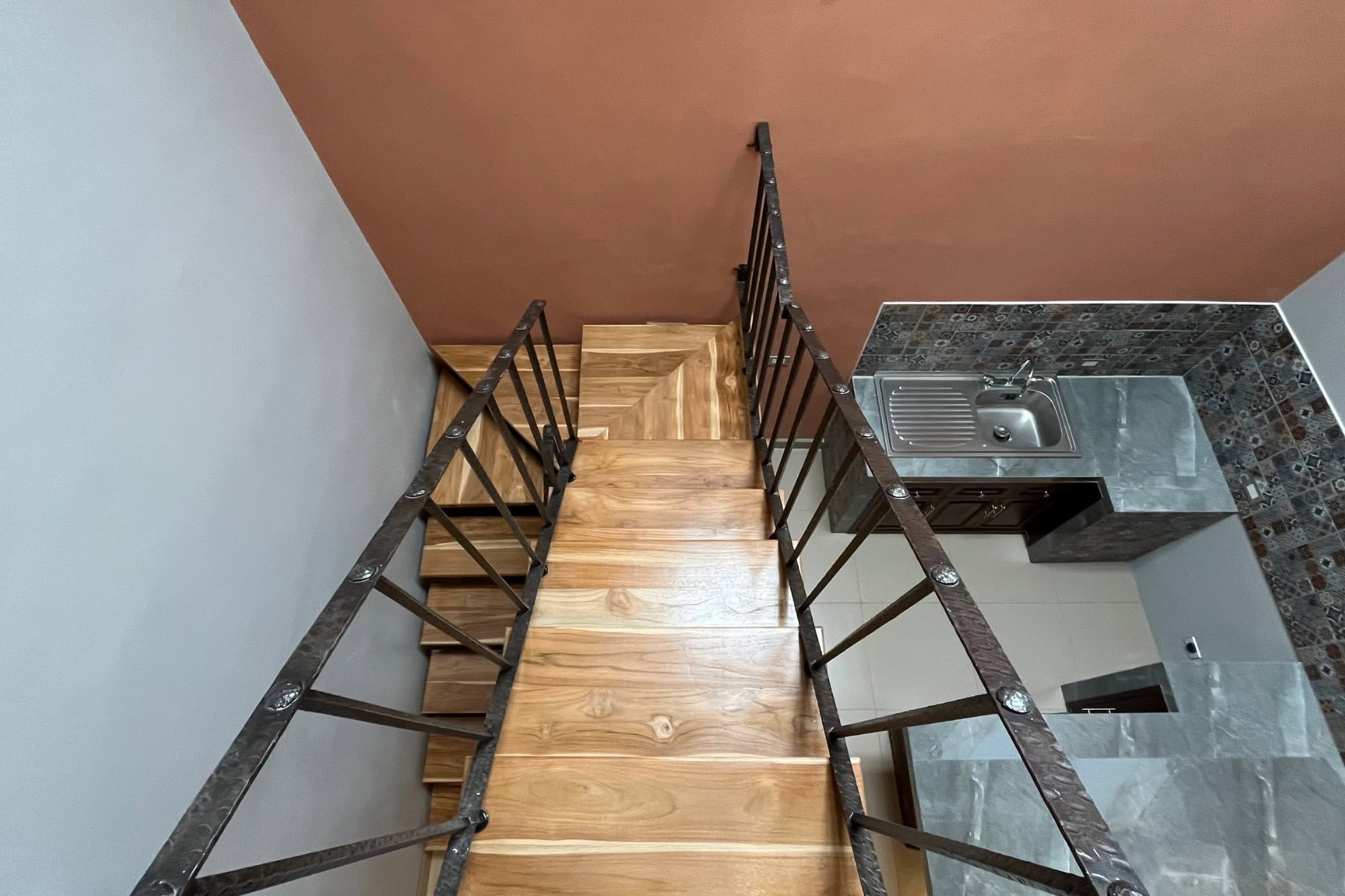 DOWNTOWN ANTIGUA, LOFT , UNFURNISHED