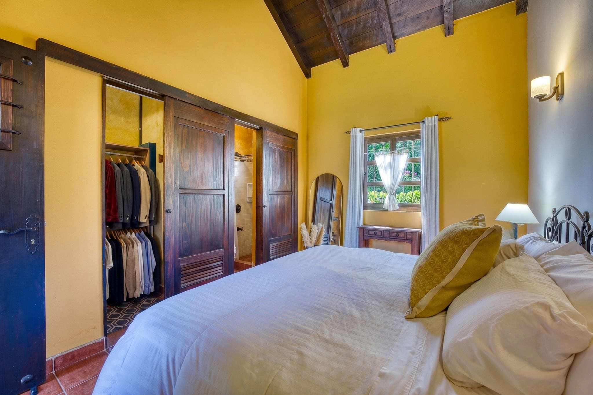 Move-In-Ready 4BR Home with Uninterrupted Volcano Views
