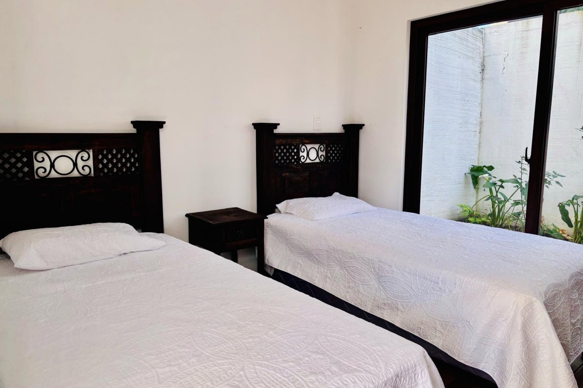 4 BEDROOM HOUSE, BARRIO ENTRE FLORES, READY TO MOVE IN!