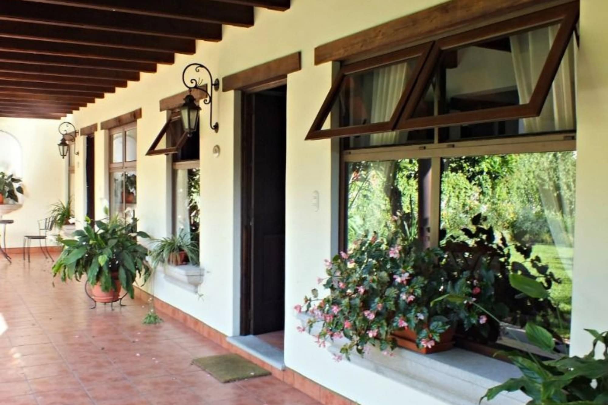DOWNTOWN ANTIGUA, 1-BEDROOM APARTMENT, BALCONY WITH A VIEW