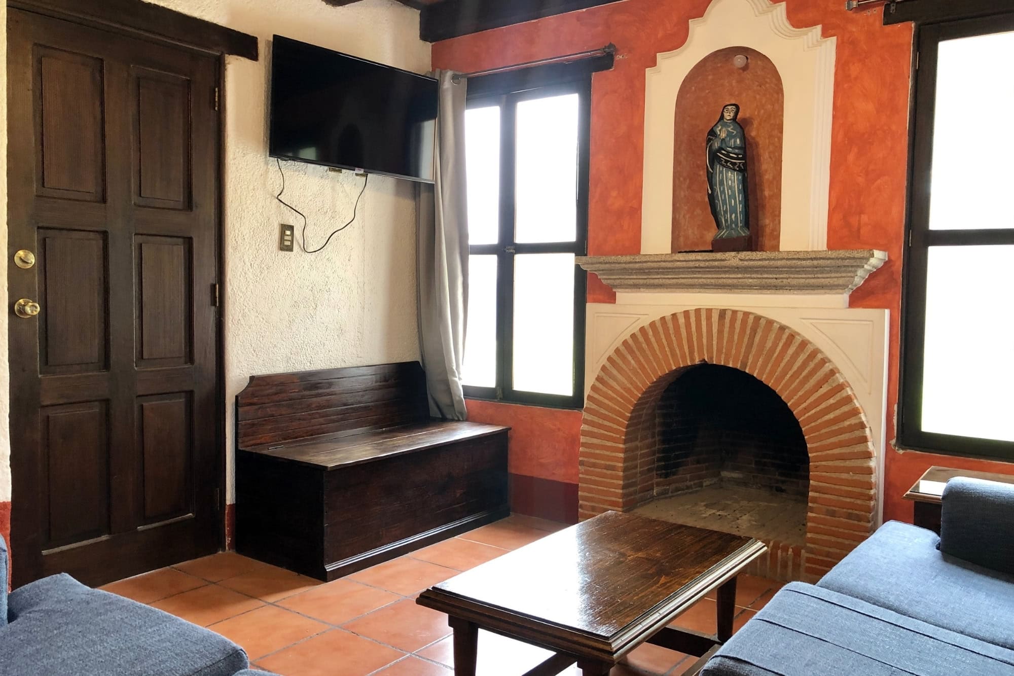 TOWNHOUSE , DOWNTOWN ANTIGUA, FURNISHED