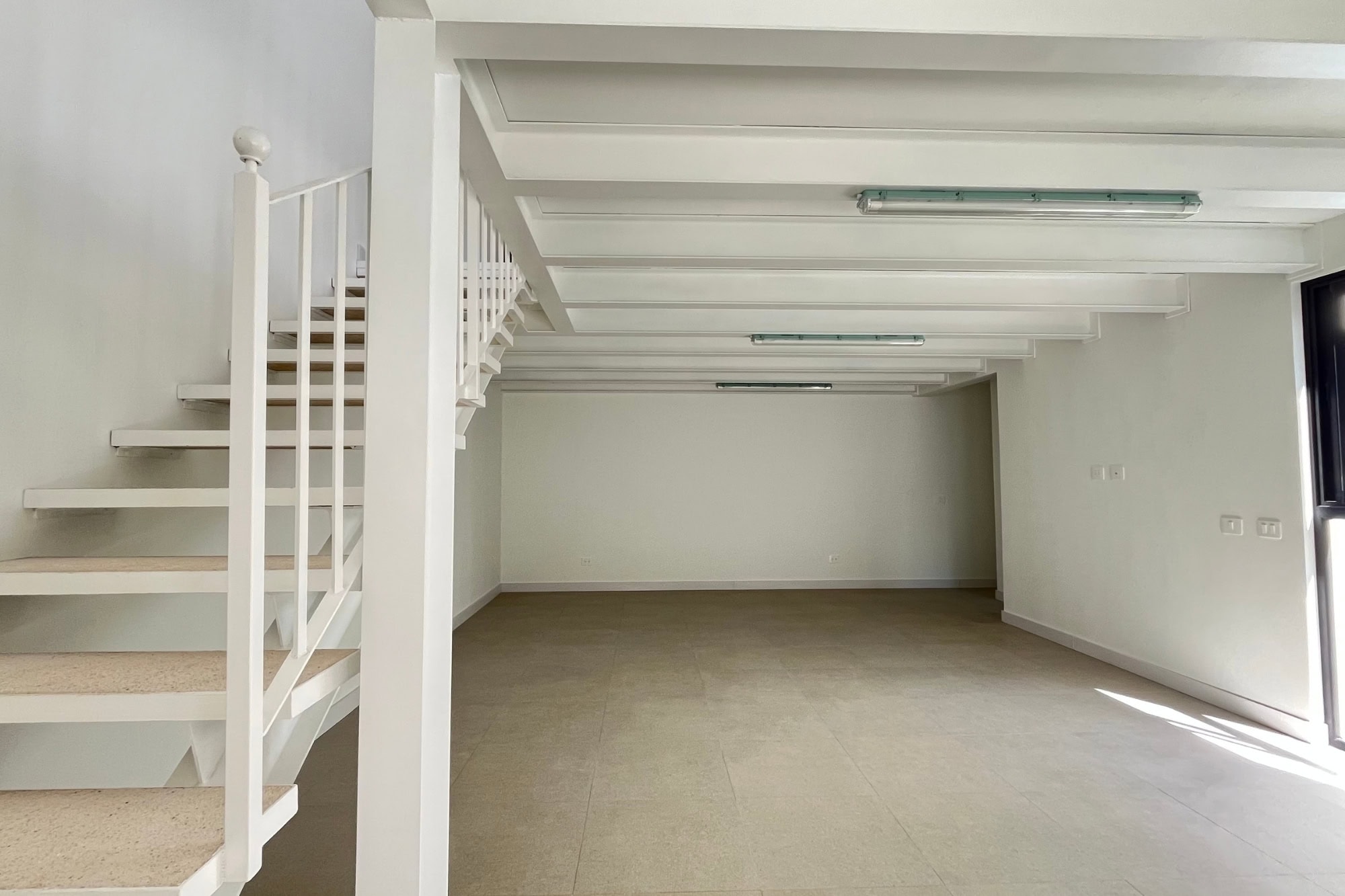 BRAND NEW COMMMERCIAL SPACE, DESIGNED FOR CLINICS OR OFFICES