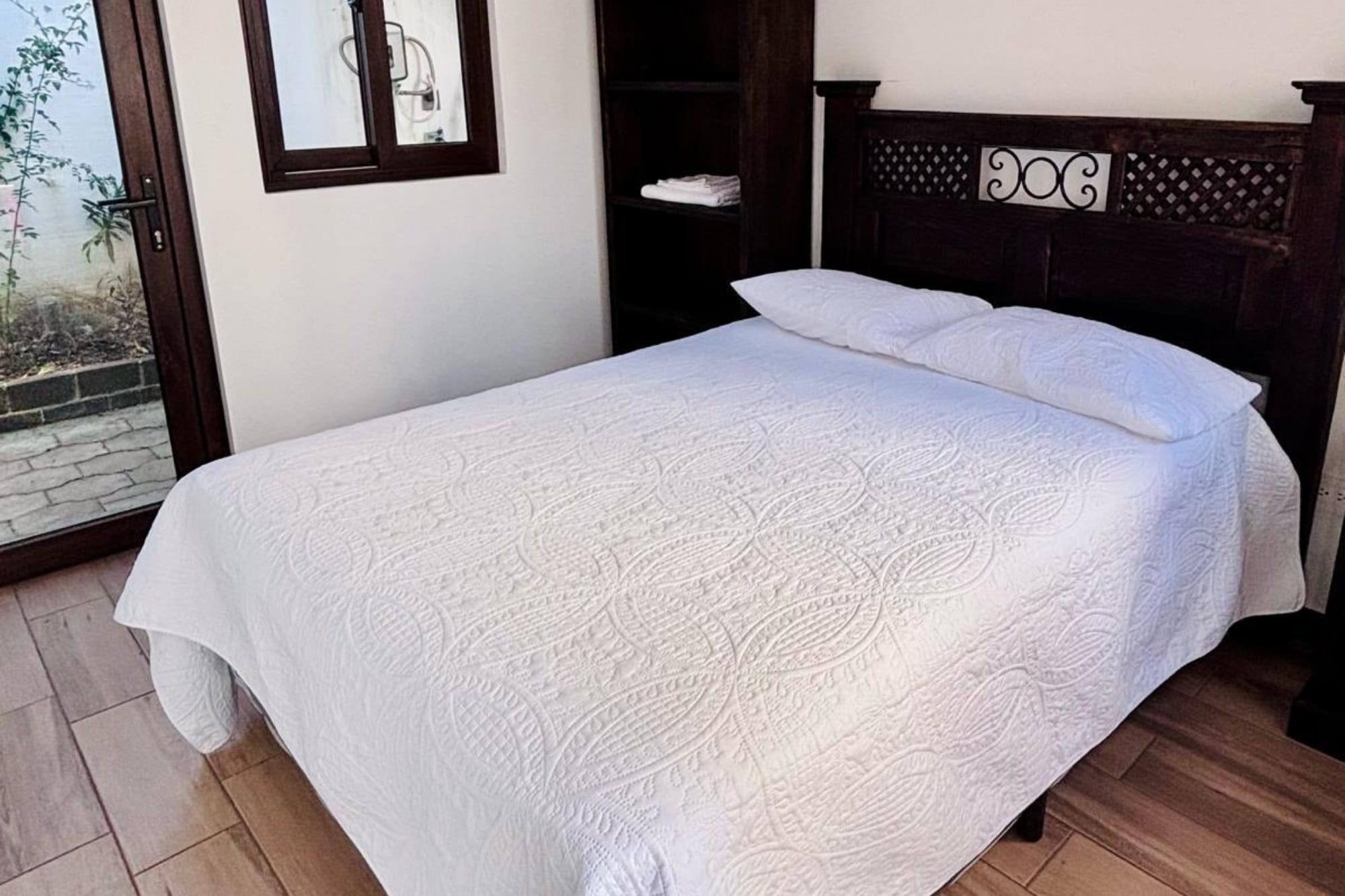 4 BEDROOM HOUSE, BARRIO ENTRE FLORES, READY TO MOVE IN!