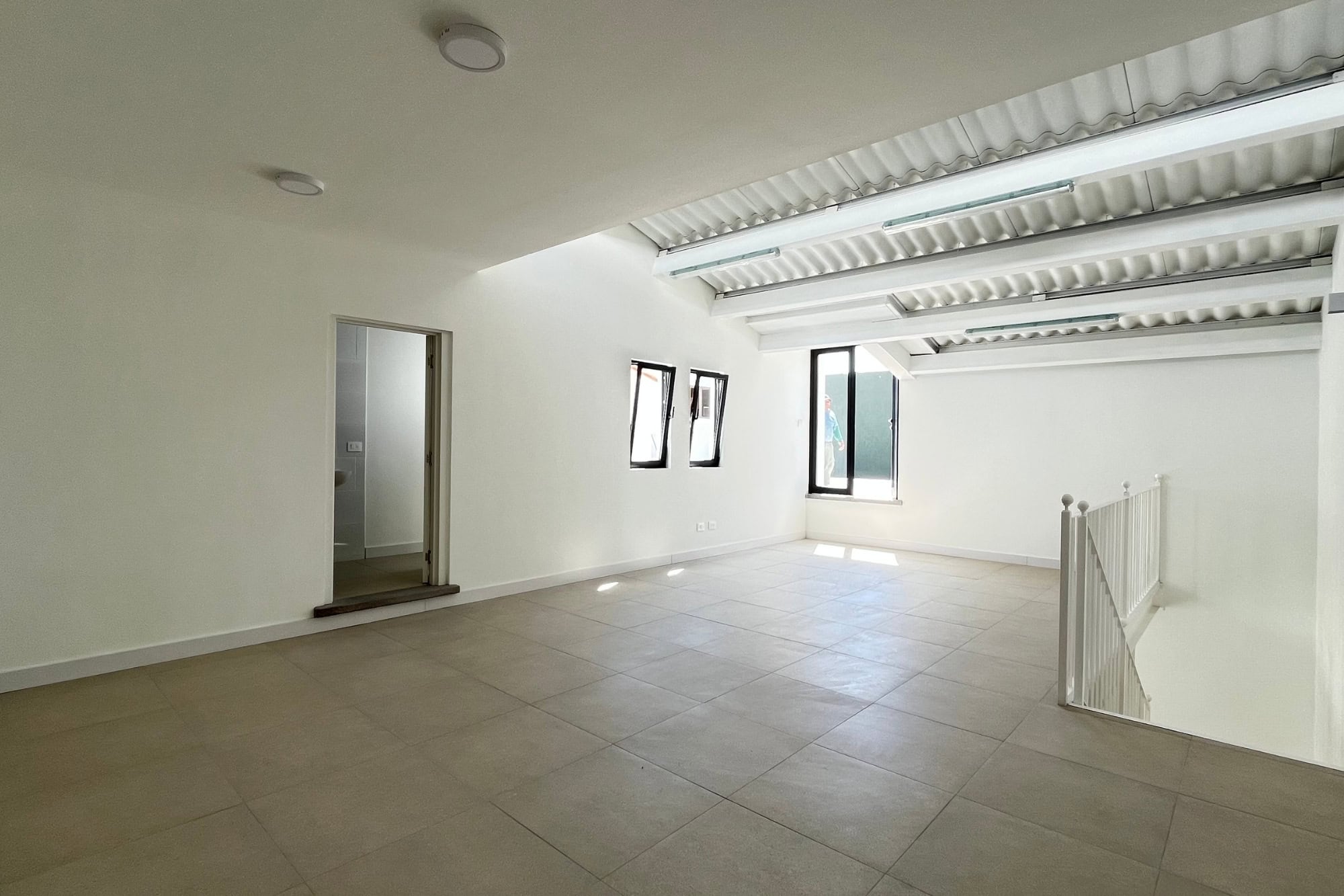 BRAND NEW COMMMERCIAL SPACE, DESIGNED FOR CLINICS OR OFFICES