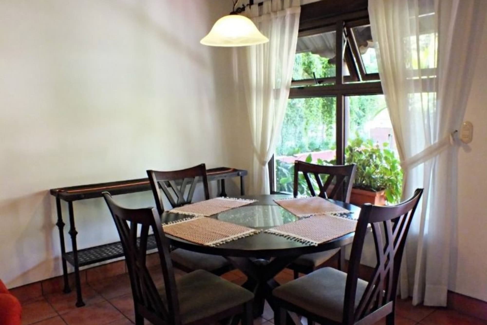 DOWNTOWN ANTIGUA, 1-BEDROOM APARTMENT, BALCONY WITH A VIEW