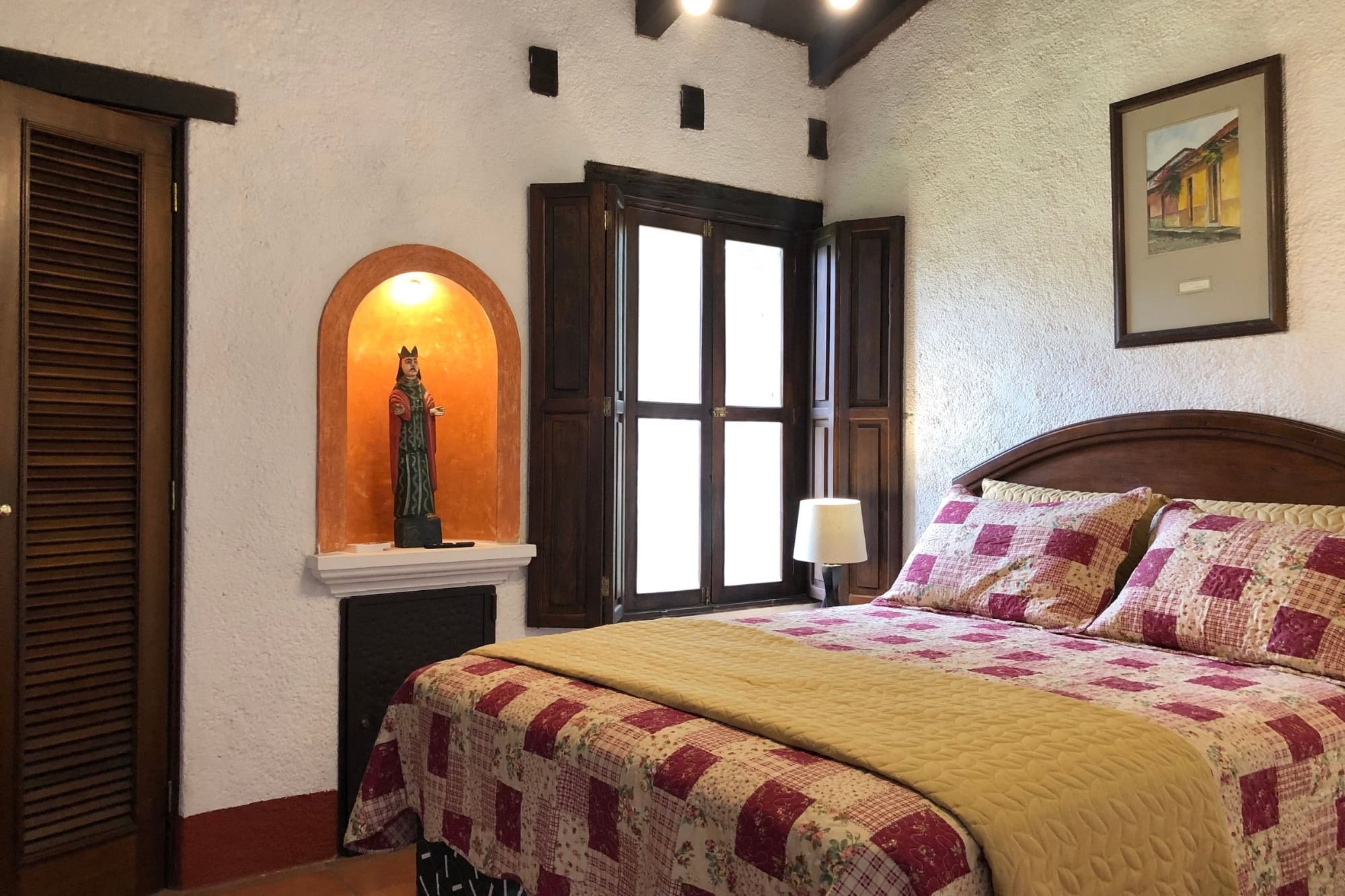 TOWNHOUSE , DOWNTOWN ANTIGUA, FURNISHED