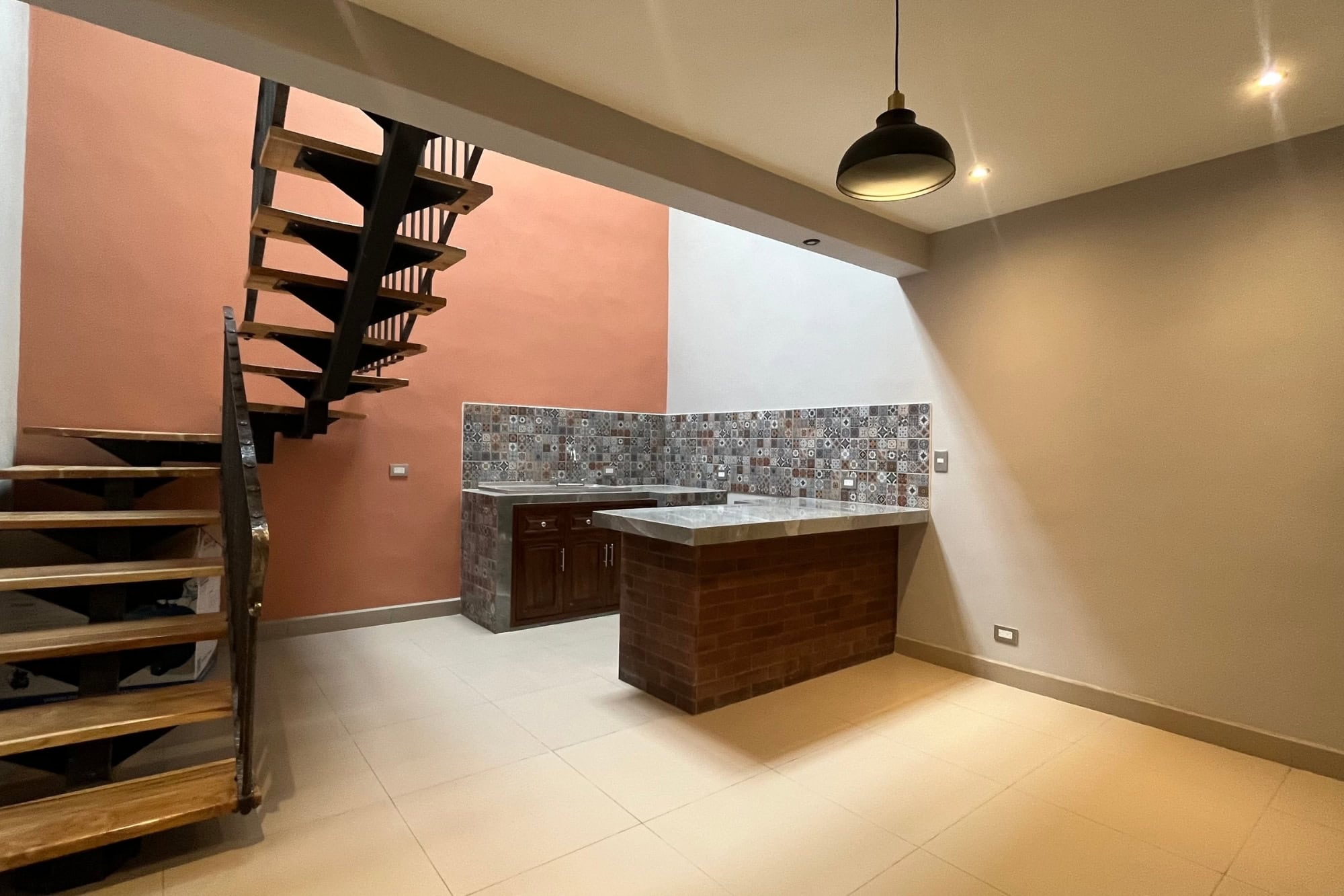 DOWNTOWN ANTIGUA, LOFT , UNFURNISHED