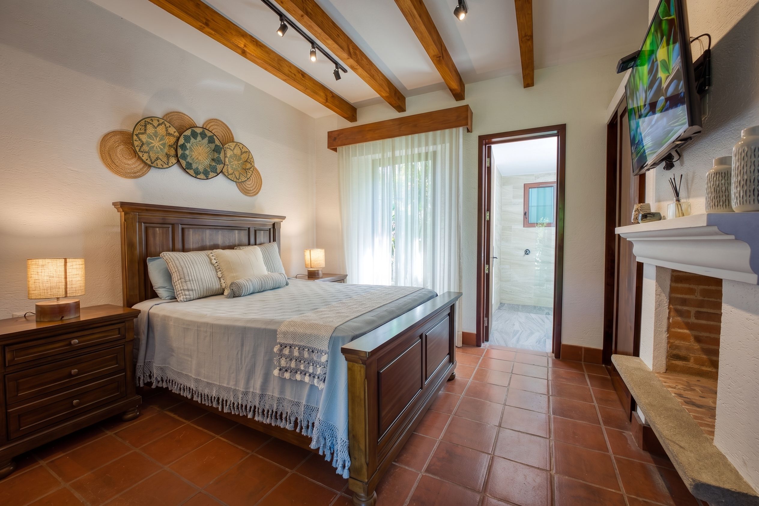 Luxury Single-Level Home with Volcano Views in Condominio Santa Delfina