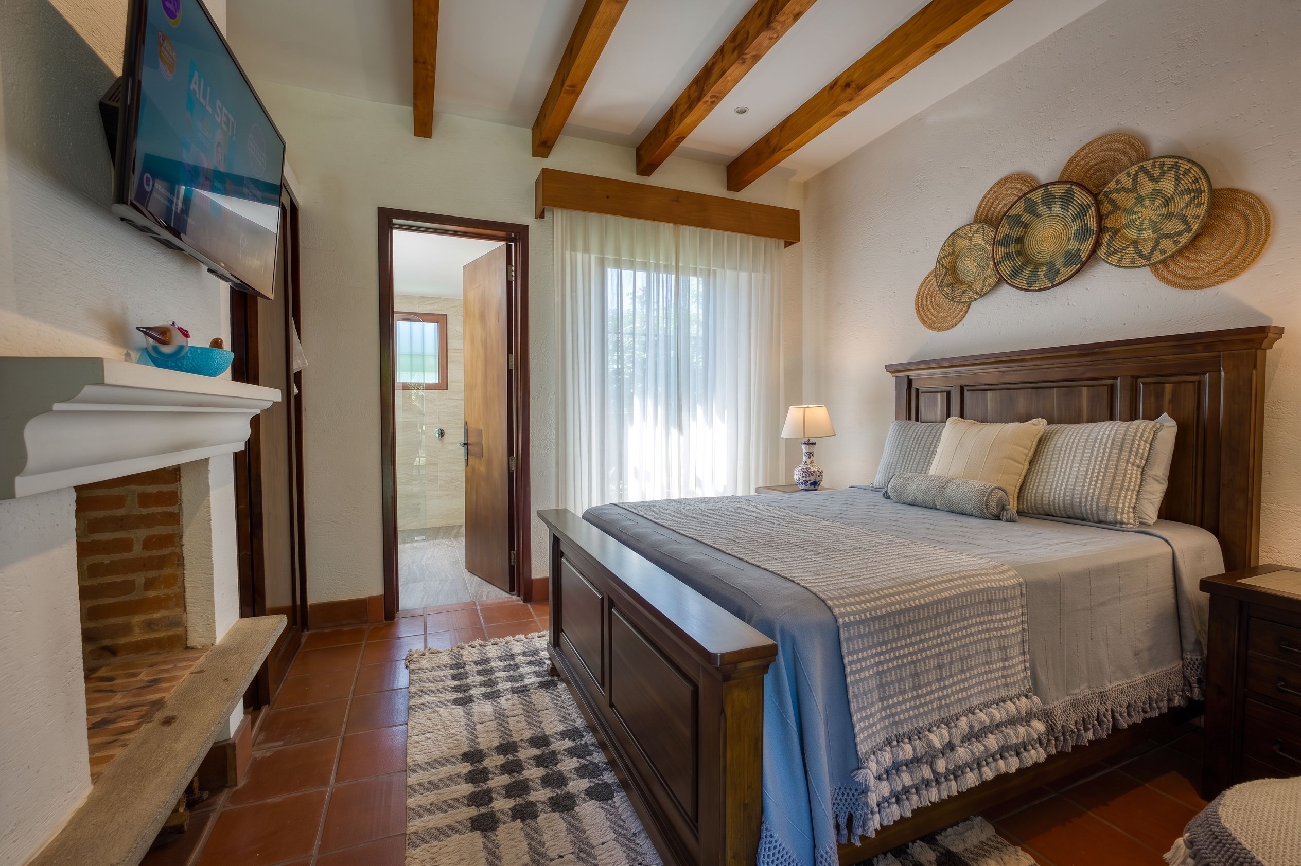 Luxury Single-Level Home with Volcano Views in Condominio Santa Delfina