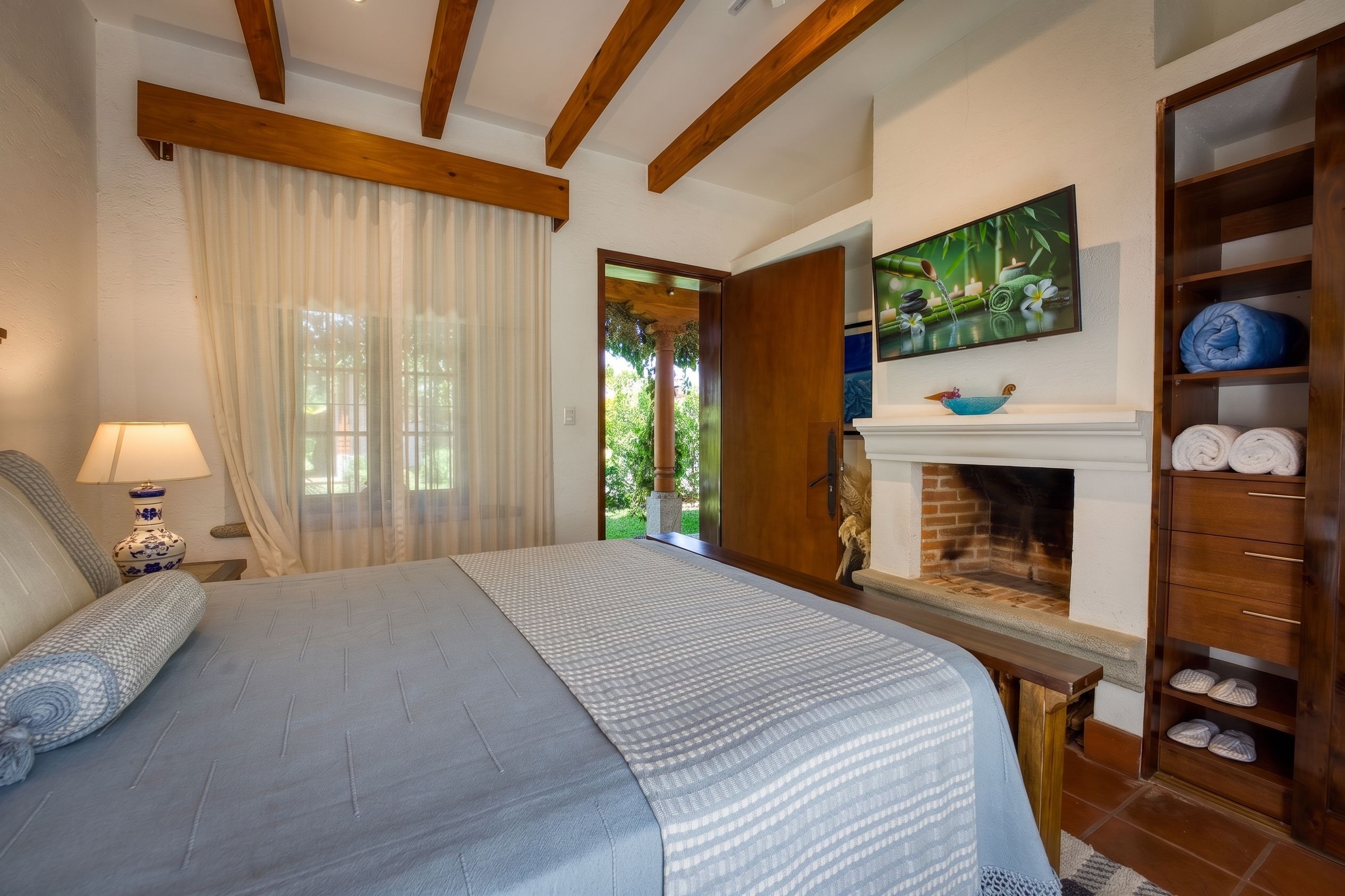 Luxury Single-Level Home with Volcano Views in Condominio Santa Delfina