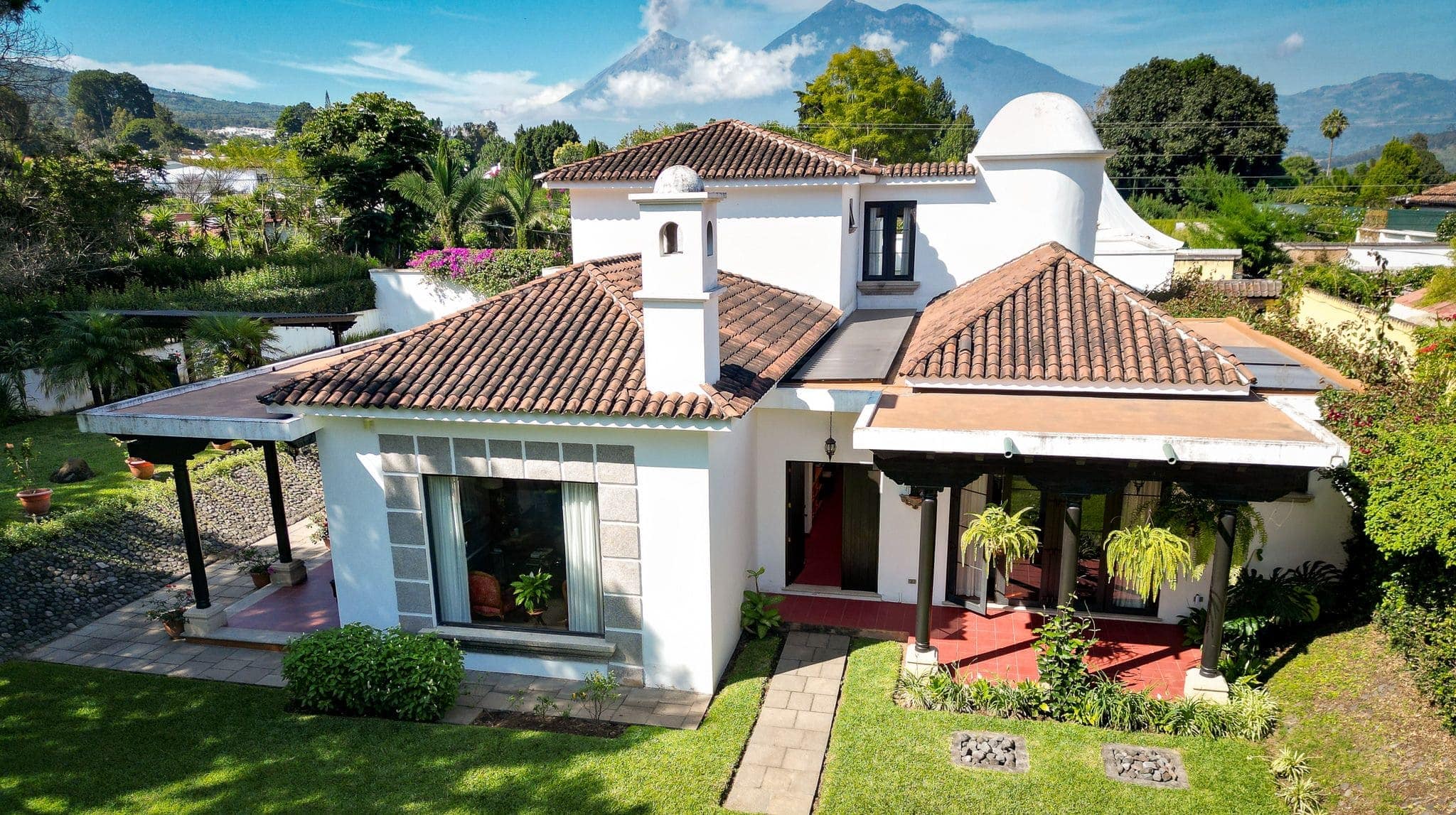 Elegant Estate Property in San Pedro El Alto – 1,680 m² (≈18,083 sq ft) Lot | 460 m² (≈4,951 sq ft) Construction