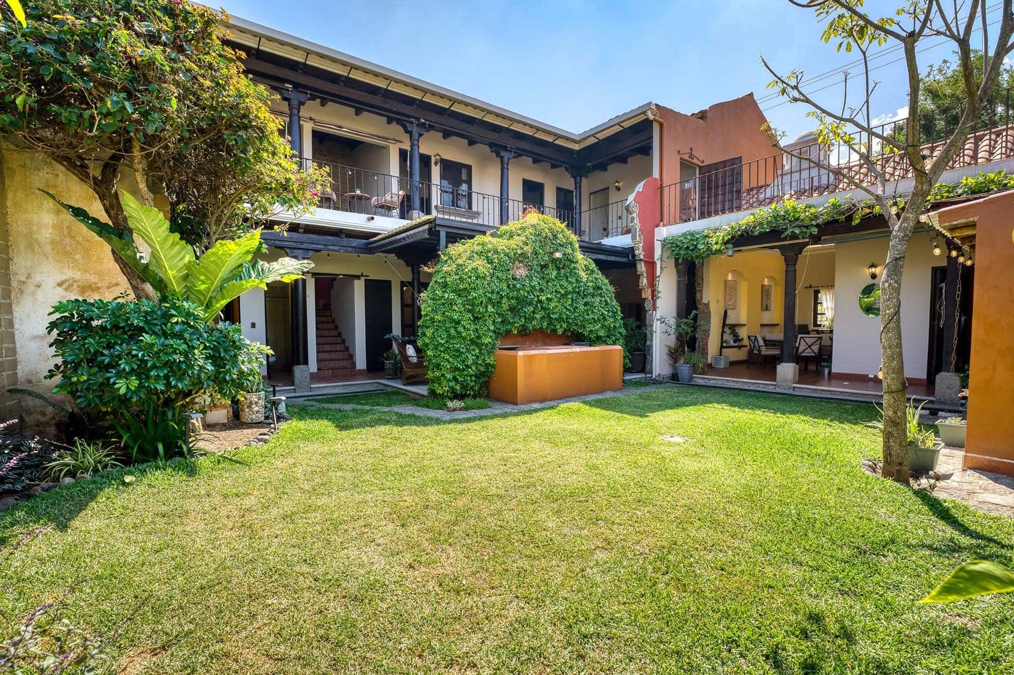 Move-In-Ready 4BR Home with Uninterrupted Volcano Views