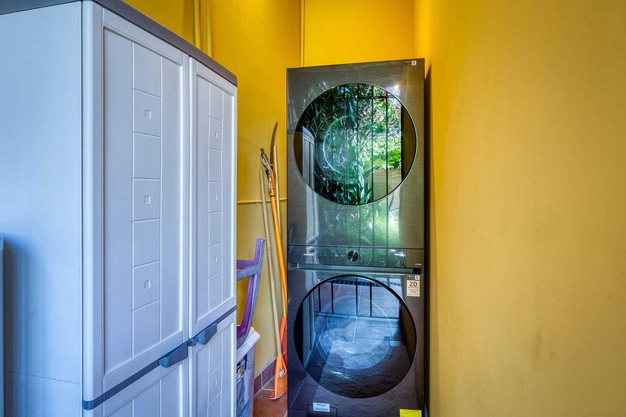 Move-In-Ready 4BR Home with Uninterrupted Volcano Views