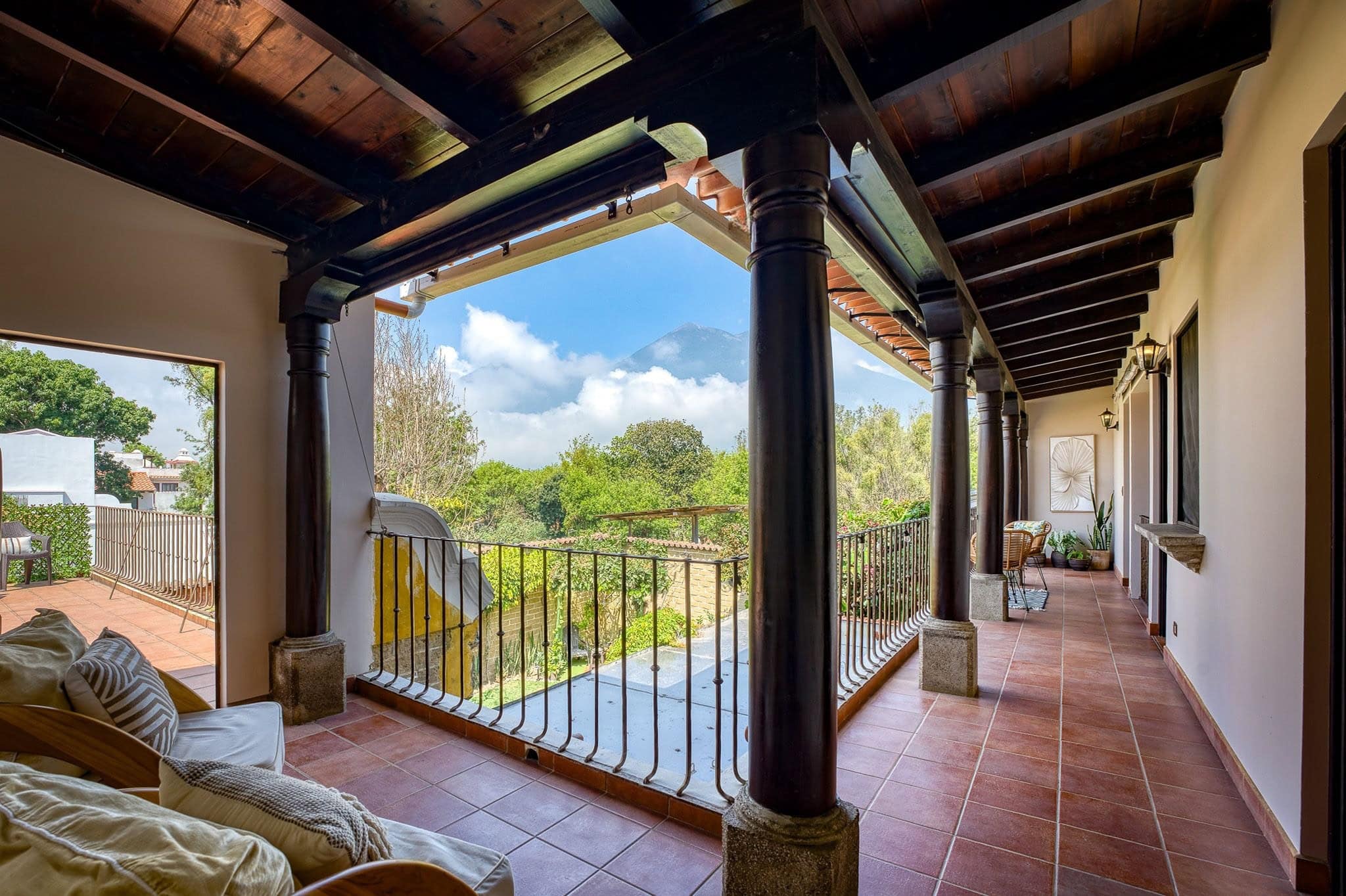 Move-In-Ready 4BR Home with Uninterrupted Volcano Views