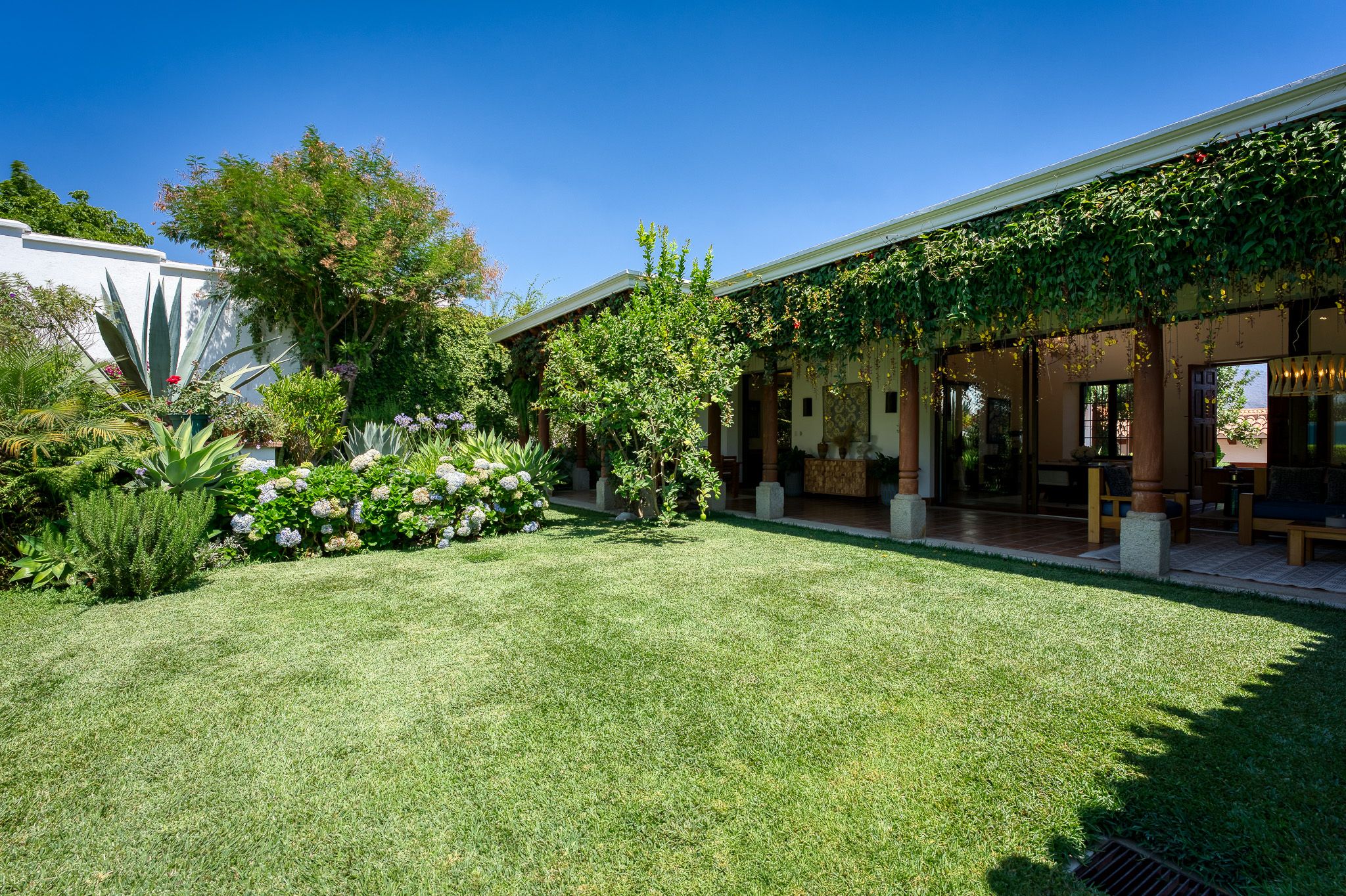 Luxury Single-Level Home with Volcano Views in Condominio Santa Delfina