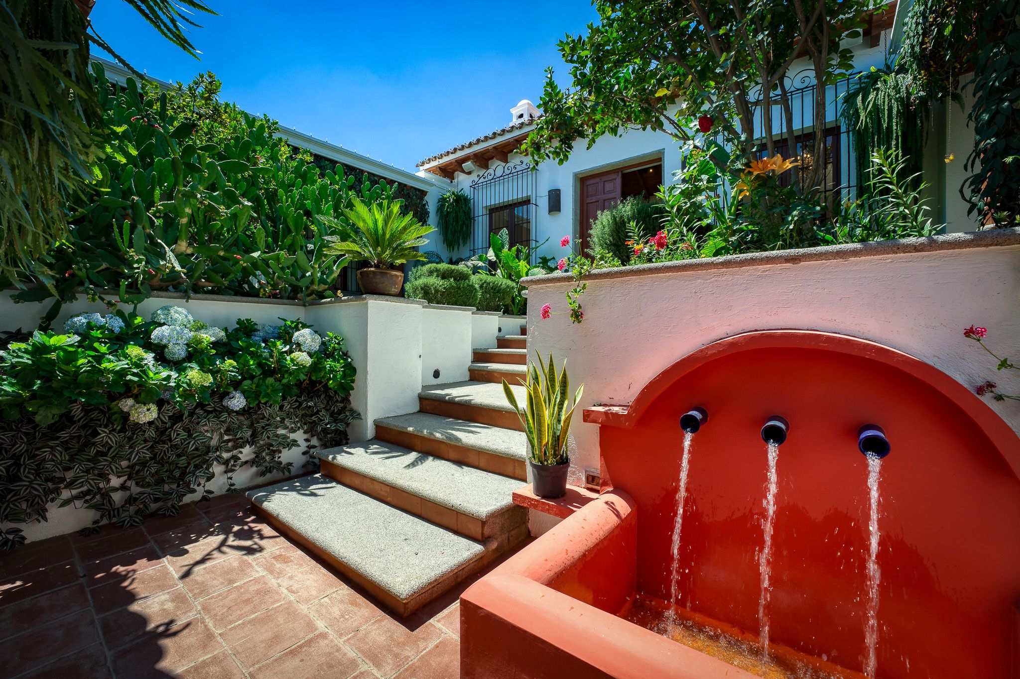 Luxury Single-Level Home with Volcano Views in Condominio Santa Delfina