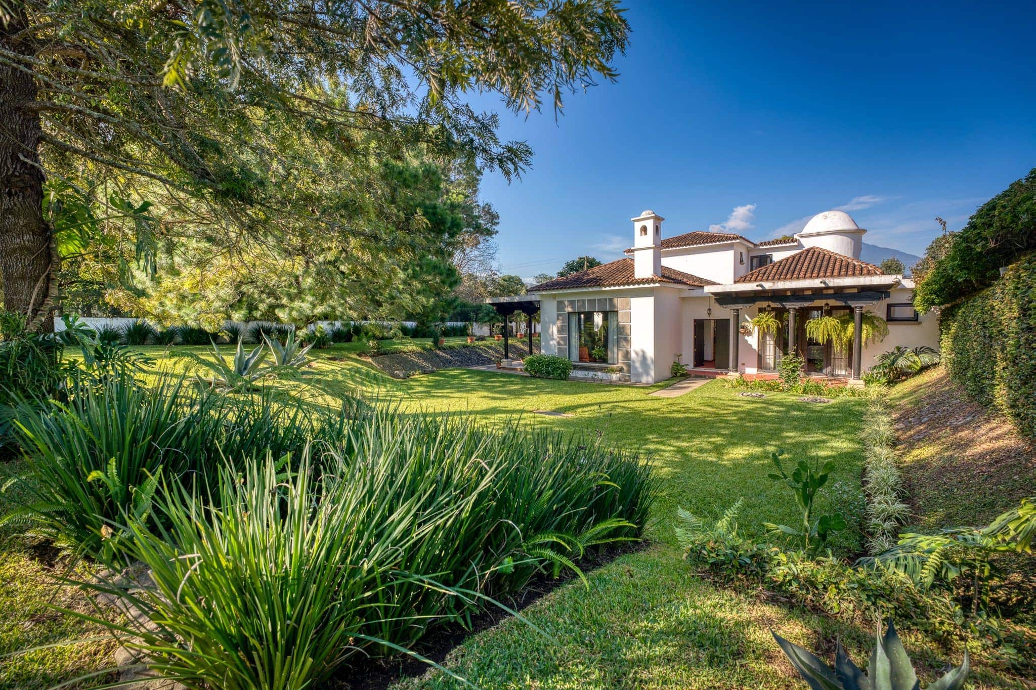 Elegant Estate Property in San Pedro El Alto – 1,680 m² (≈18,083 sq ft) Lot | 460 m² (≈4,951 sq ft) Construction