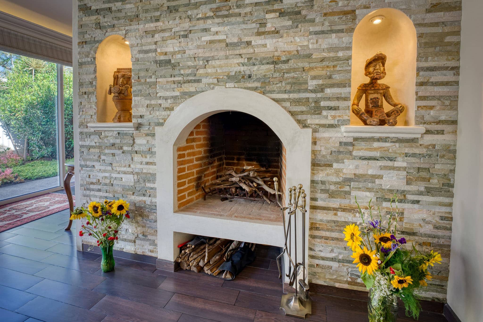 Luxury Corner Estate with Guest Casita