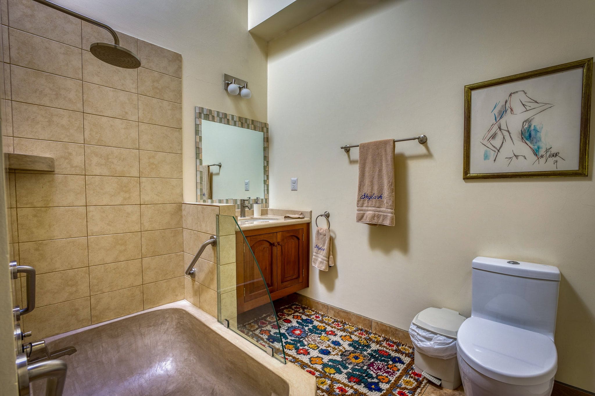 Luxury Corner Estate with Guest Casita