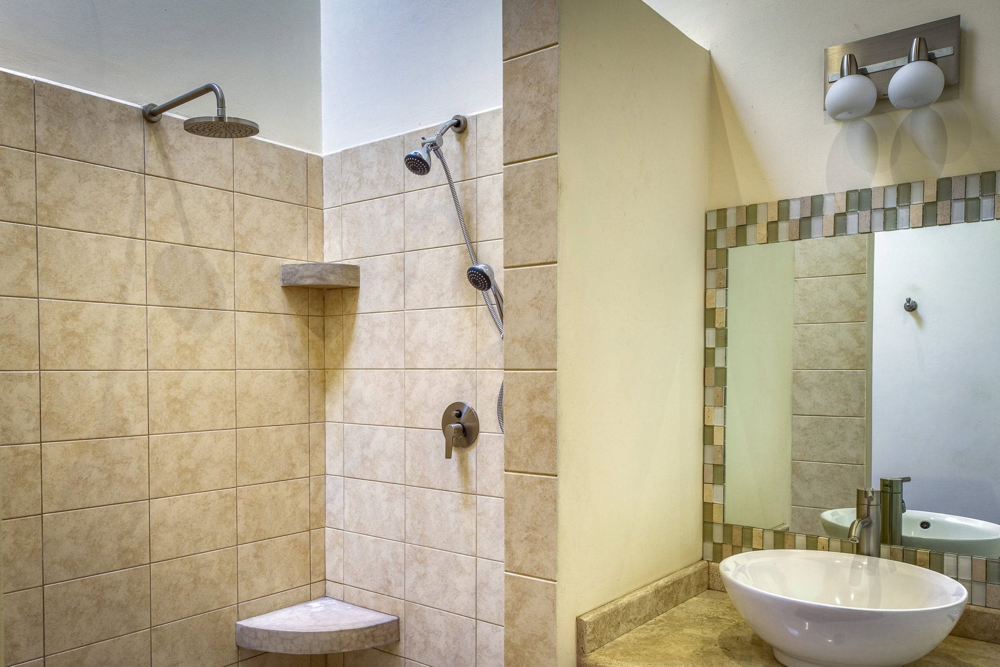 Luxury Corner Estate with Guest Casita