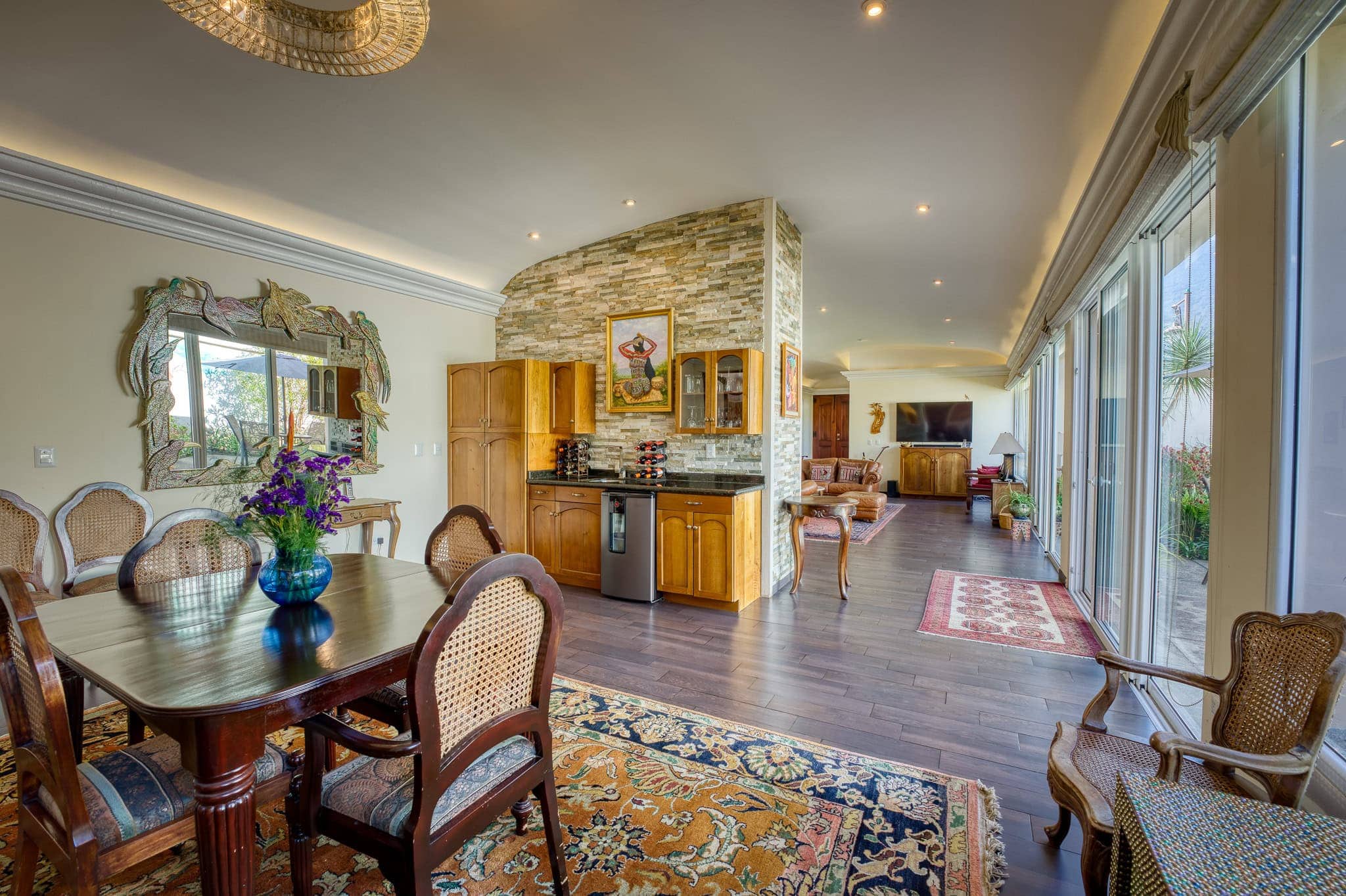 Luxury Corner Estate with Guest Casita