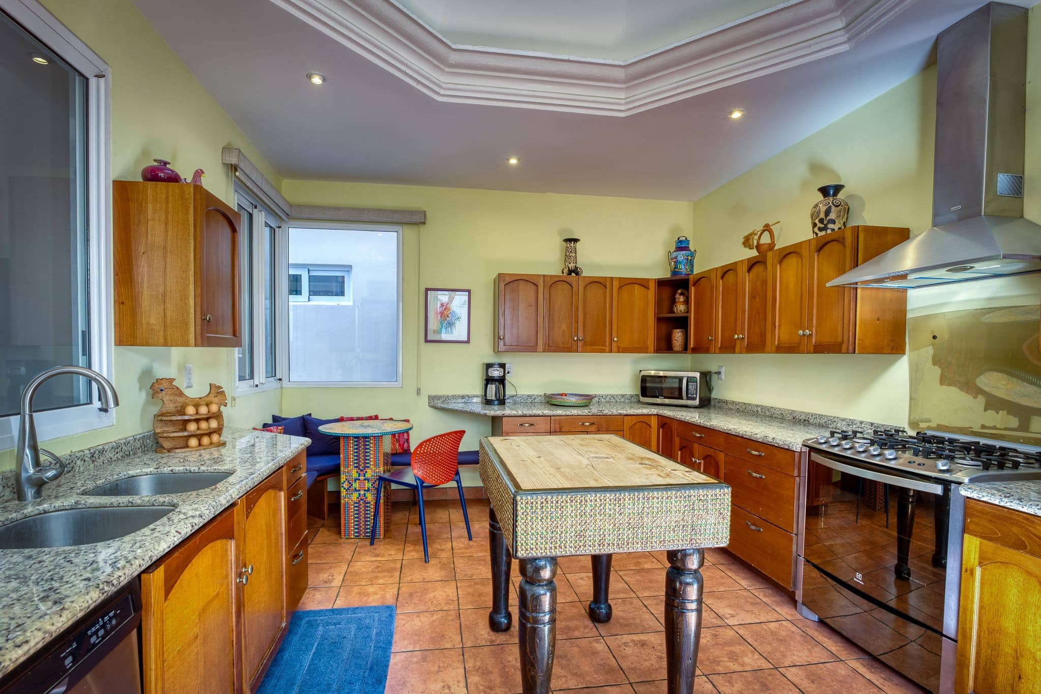 Luxury Corner Estate with Guest Casita