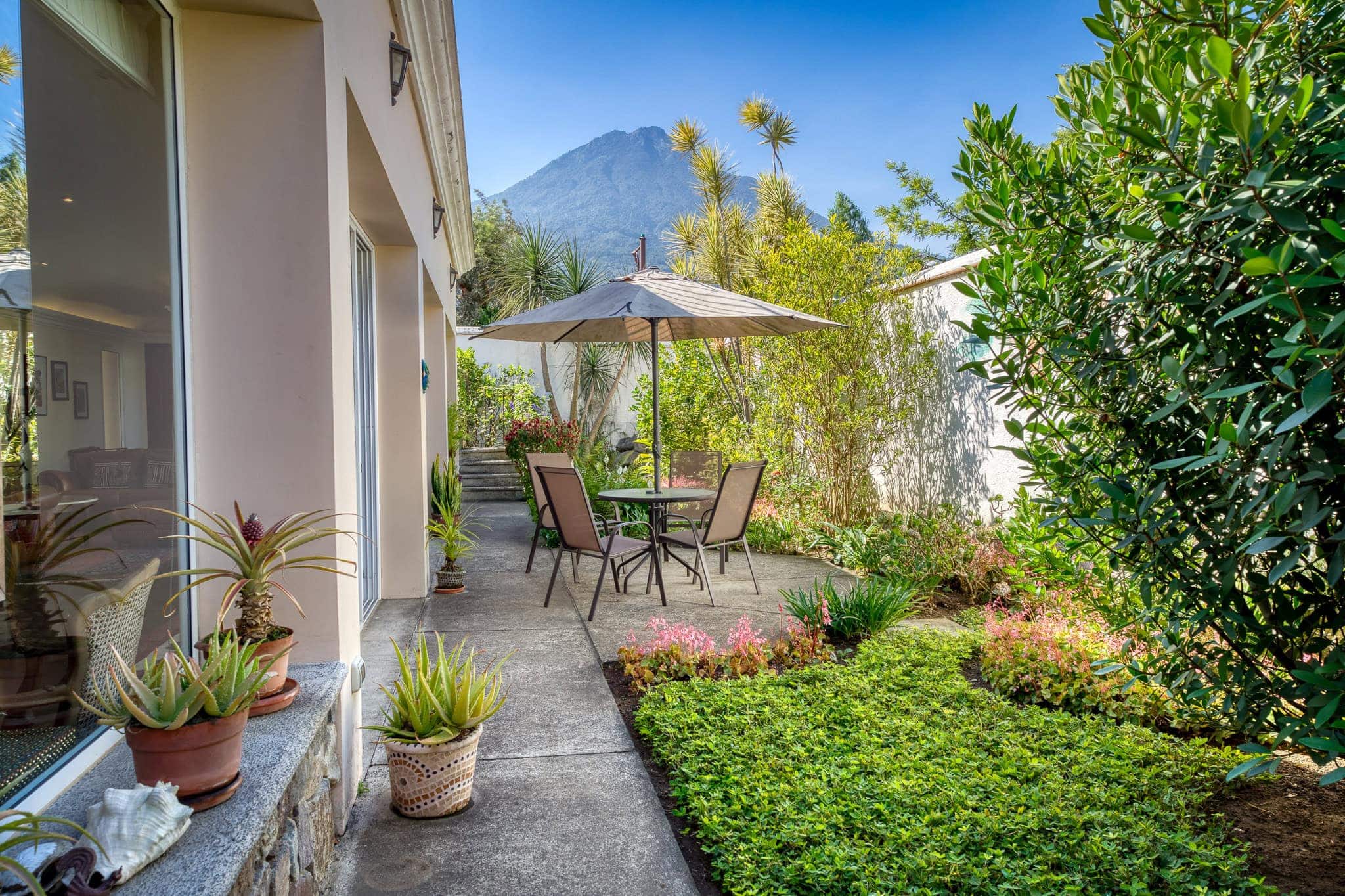 Luxury Corner Estate with Guest Casita