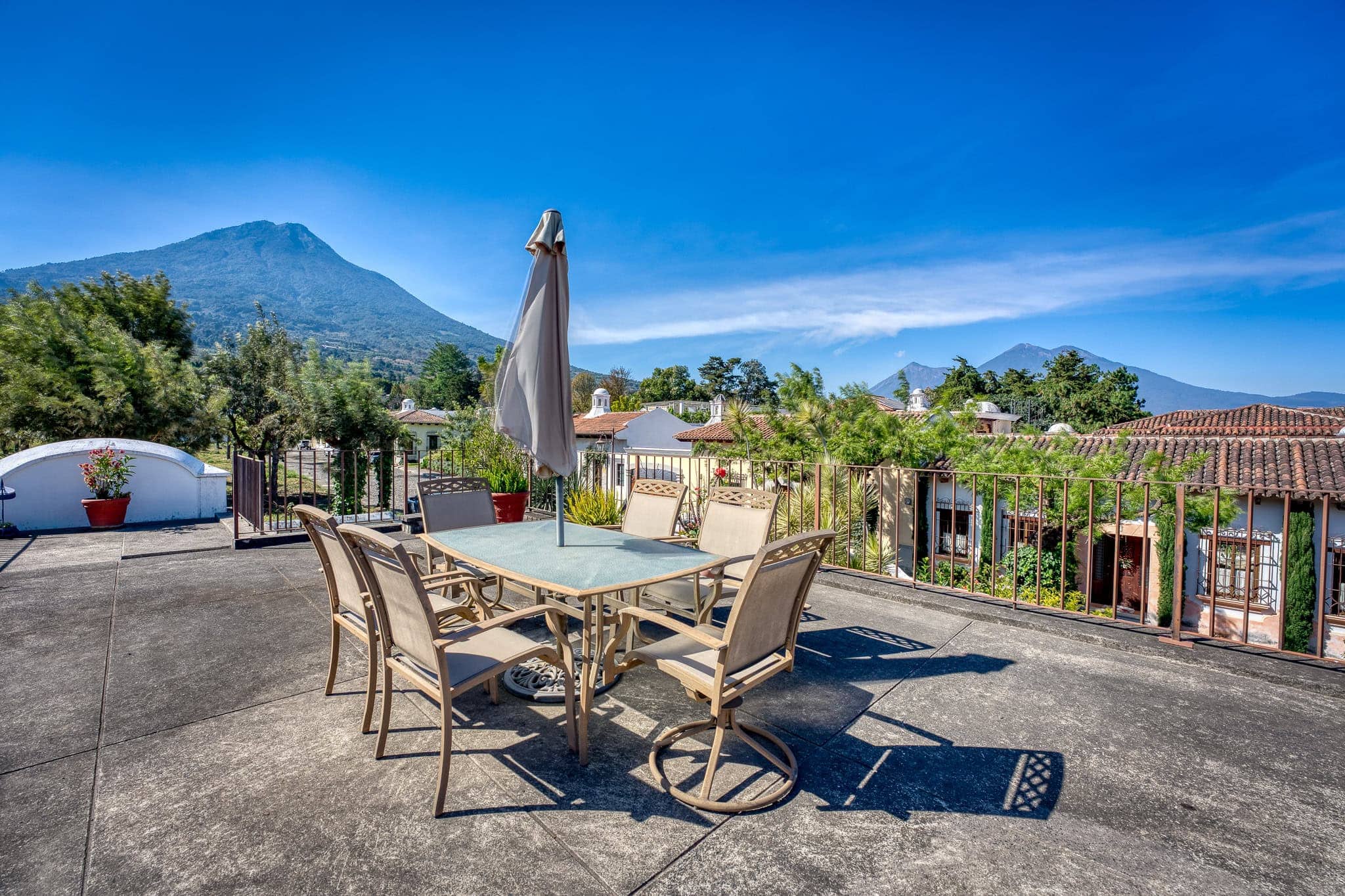 Luxury Corner Estate with Guest Casita