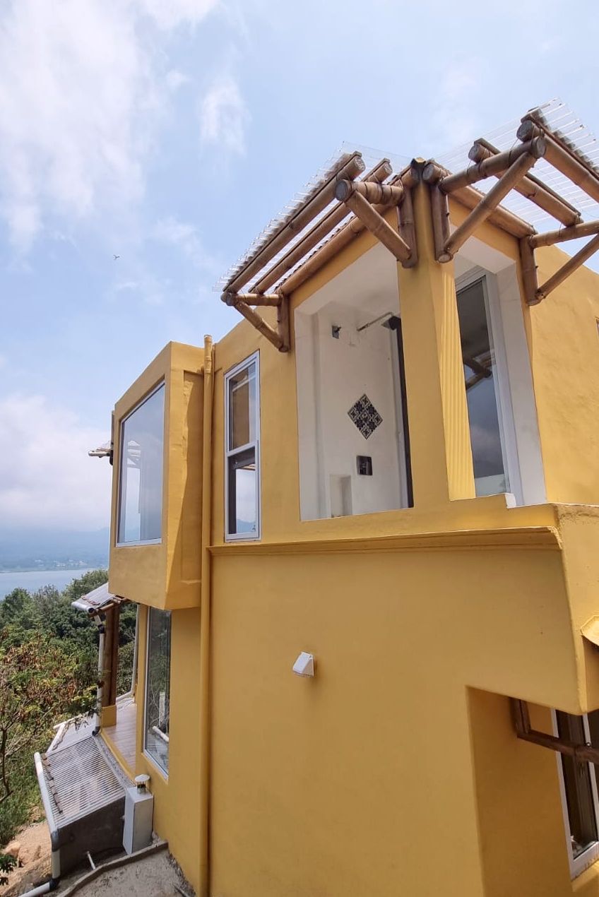 Lakefront Off-Grid Retreat with Established Airbnb & Permaculture Centre — Santiago Atitlán